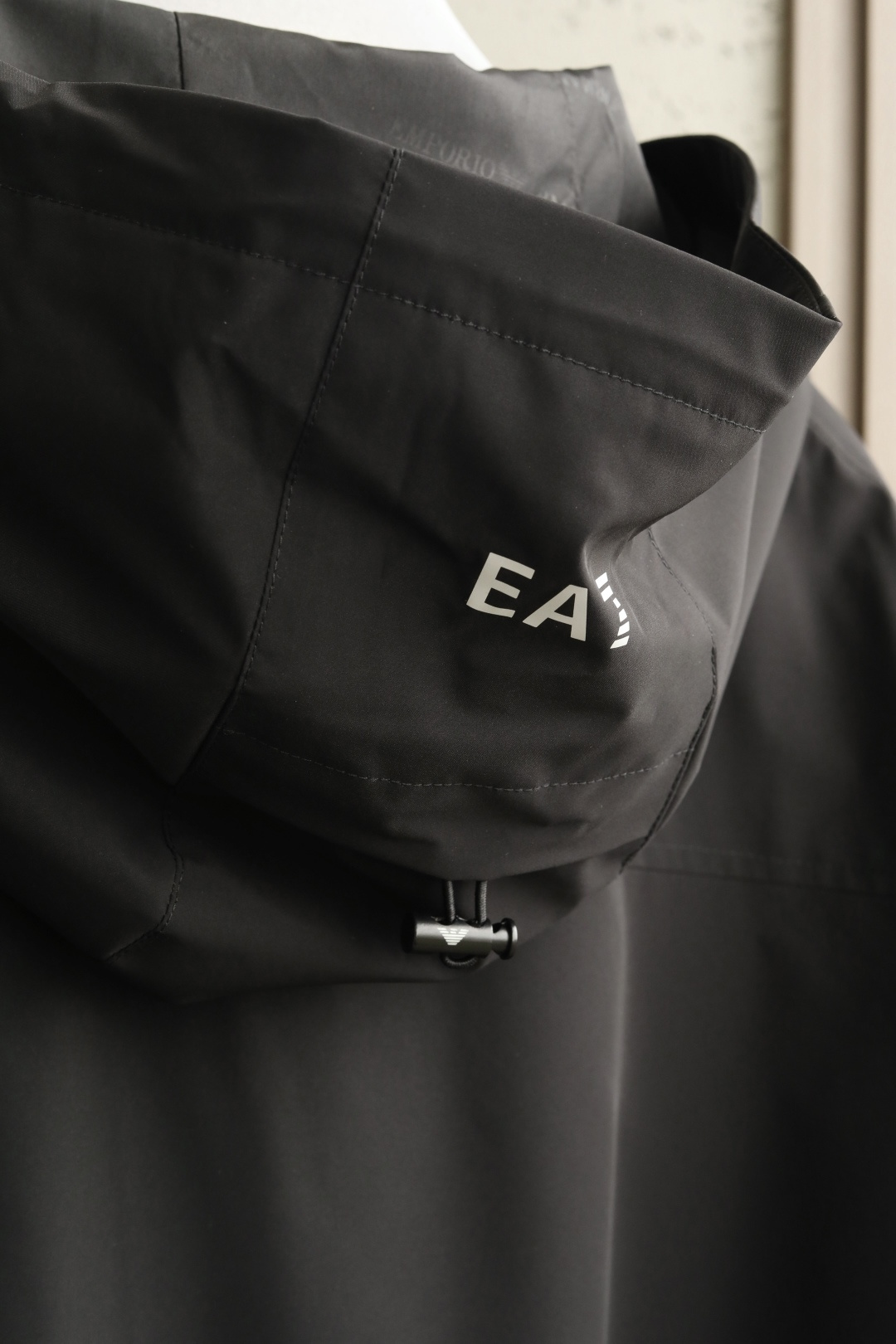 🔥春款上新Em*ioA*min 阿*尼 26年春季连帽夹克简约时尚通勤外套 顶级进口锦纶面料 定制原版五