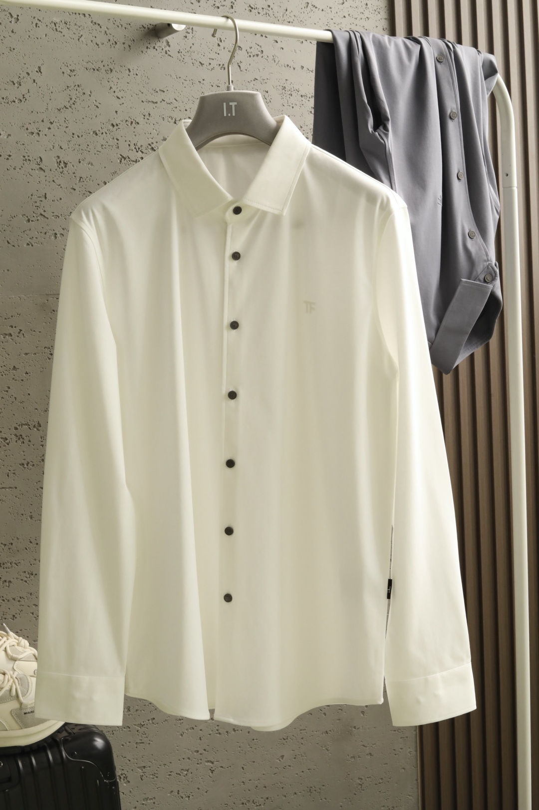 2026 TF春夏新款 采用全新进口复合材质，88.1%长绒棉纤维，细腻柔软，带来亲肤感受。8.9%粘纤