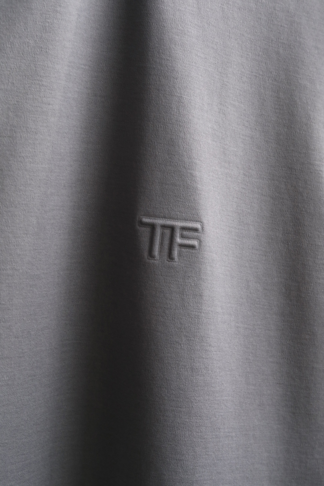 2026 TF春夏新款 采用全新进口复合材质，88.1%长绒棉纤维，细腻柔软，带来亲肤感受。8.9%粘纤