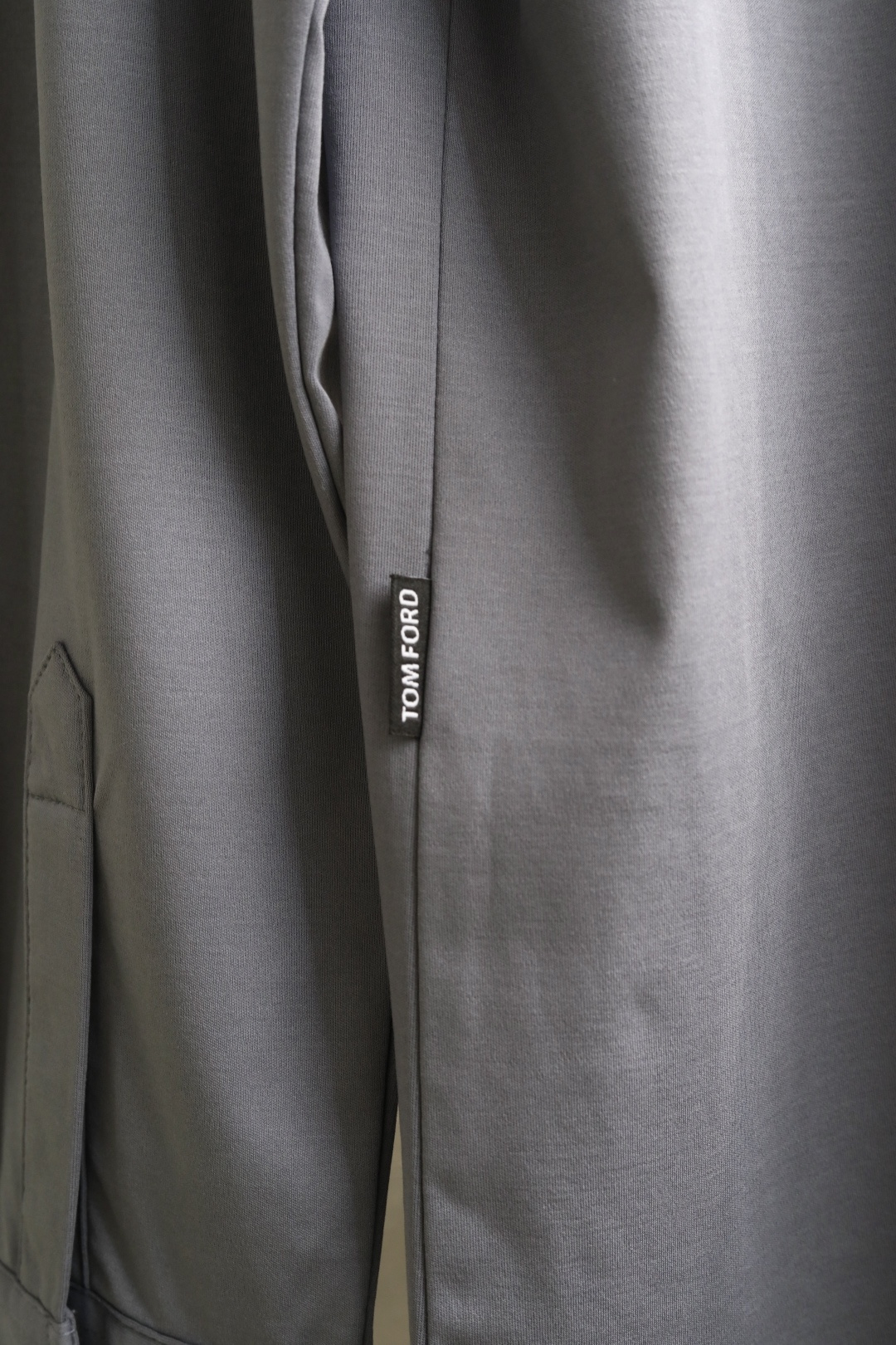 2026 TF春夏新款 采用全新进口复合材质，88.1%长绒棉纤维，细腻柔软，带来亲肤感受。8.9%粘纤