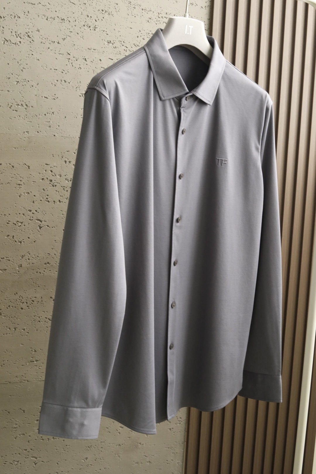 2026 TF春夏新款 采用全新进口复合材质，88.1%长绒棉纤维，细腻柔软，带来亲肤感受。8.9%粘纤