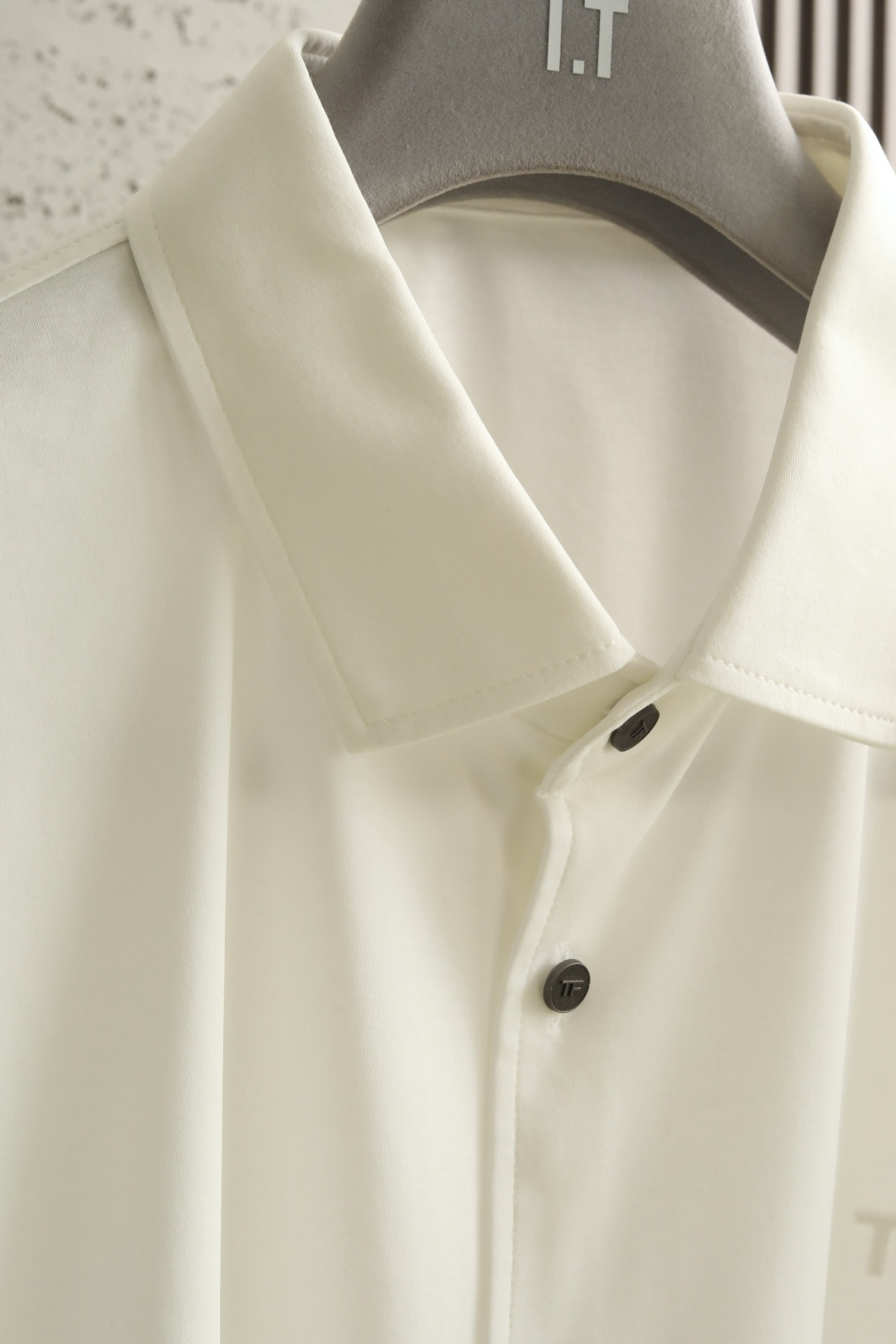 2026 TF春夏新款 采用全新进口复合材质，88.1%长绒棉纤维，细腻柔软，带来亲肤感受。8.9%粘纤