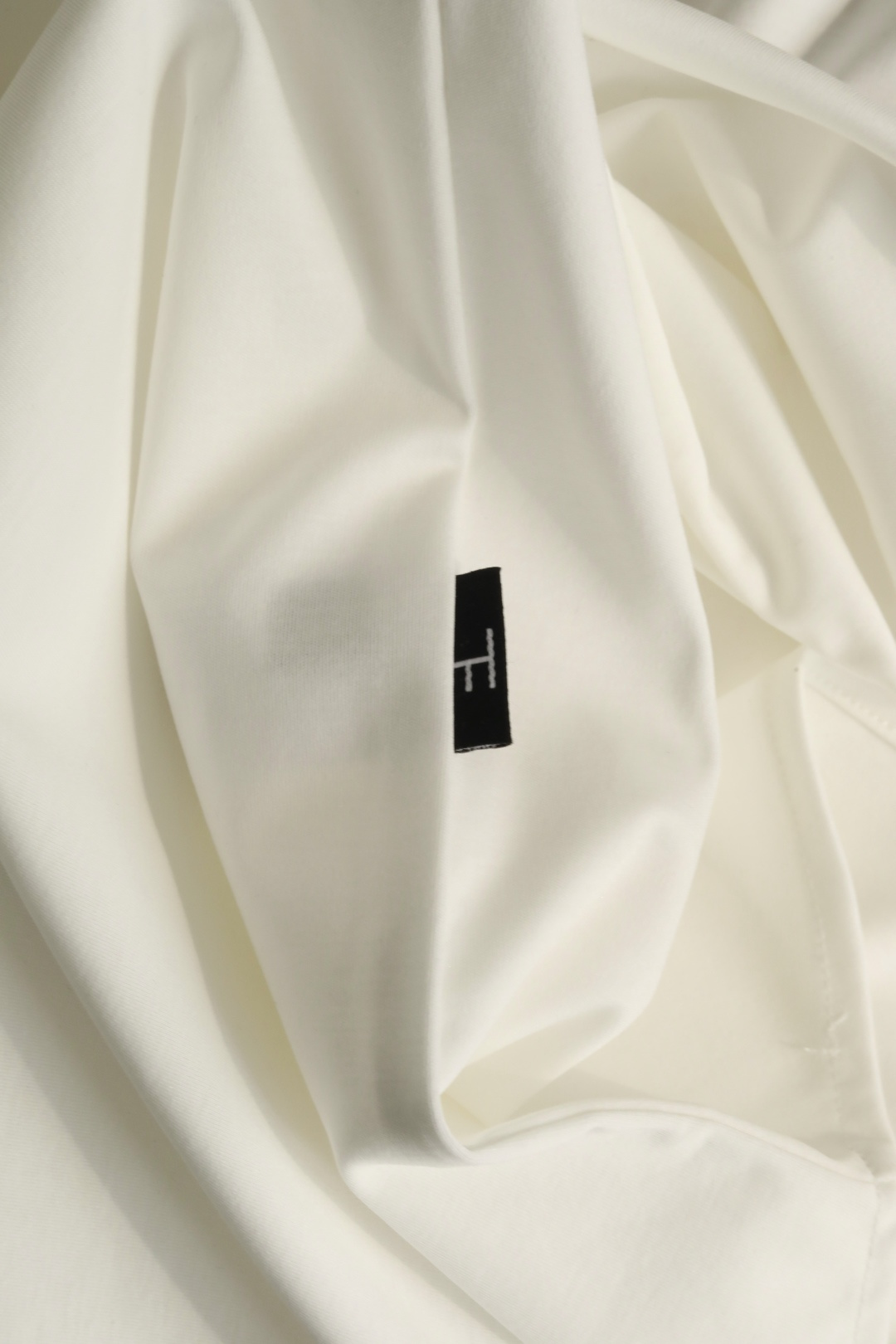 2026 TF春夏新款 采用全新进口复合材质，88.1%长绒棉纤维，细腻柔软，带来亲肤感受。8.9%粘纤