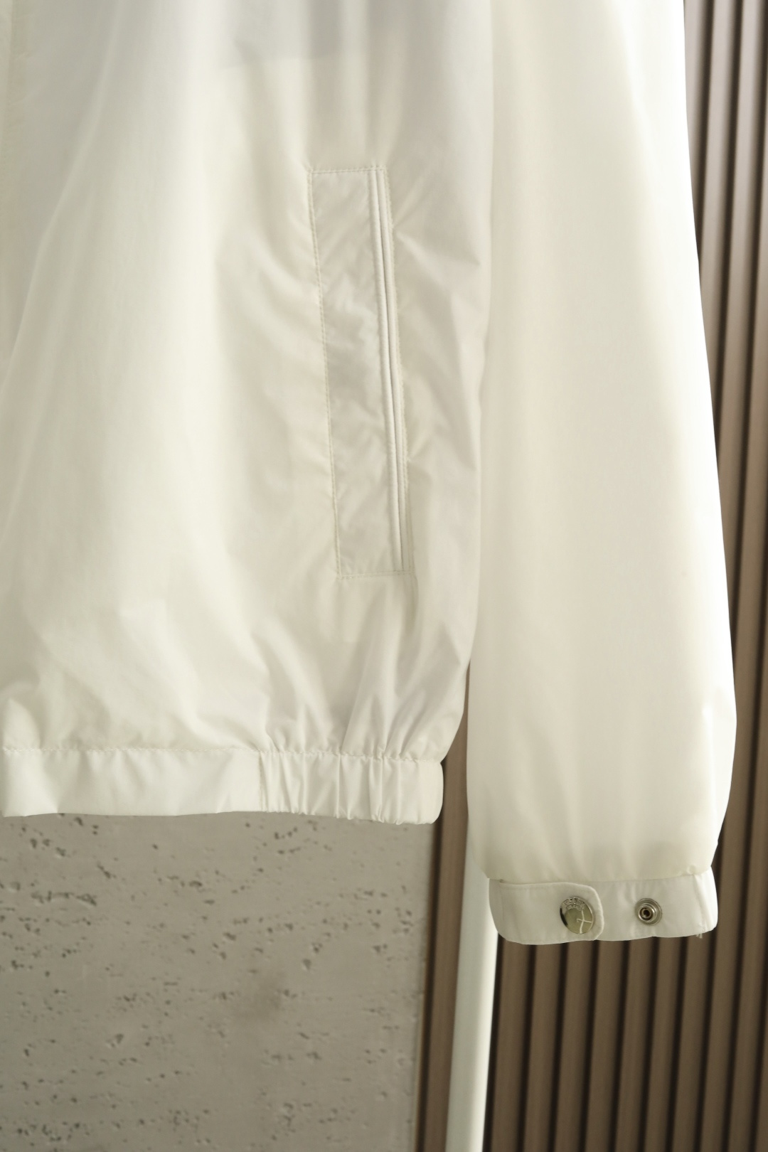 🔥🔥🔥春款上新P*A* 26年春季新款夹克穿上简约干练的休闲外套，瞬间重回时髦霸气，搭配最新的logo胸