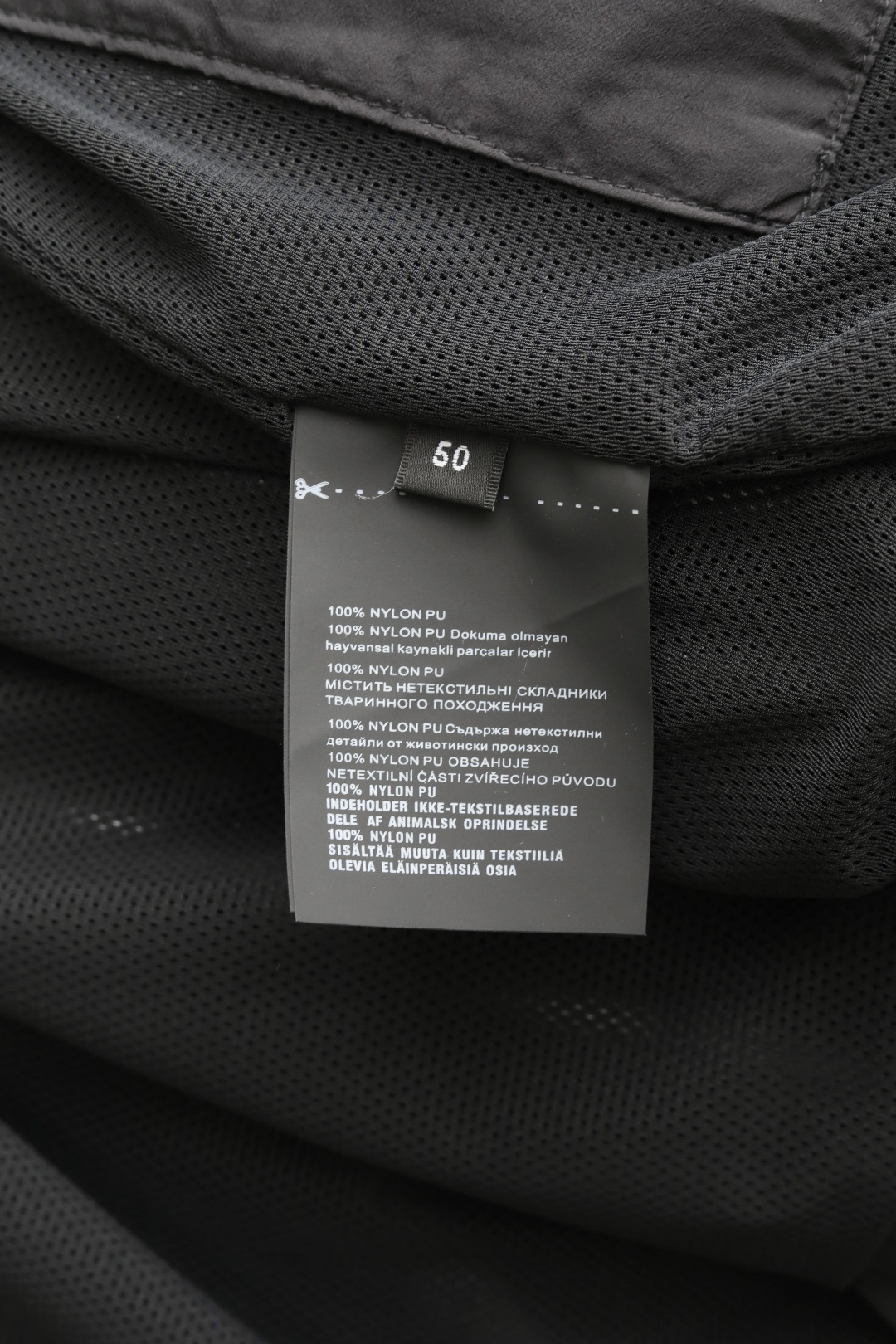 🔥🔥🔥春款上新P*A* 26年春季新款夹克穿上简约干练的休闲外套，瞬间重回时髦霸气，搭配最新的logo胸