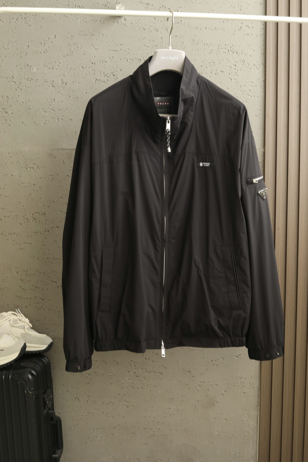 🔥🔥🔥春款上新P*A* 26年春季新款夹克穿上简约干练的休闲外套，瞬间重回时髦霸气，搭配最新的logo胸