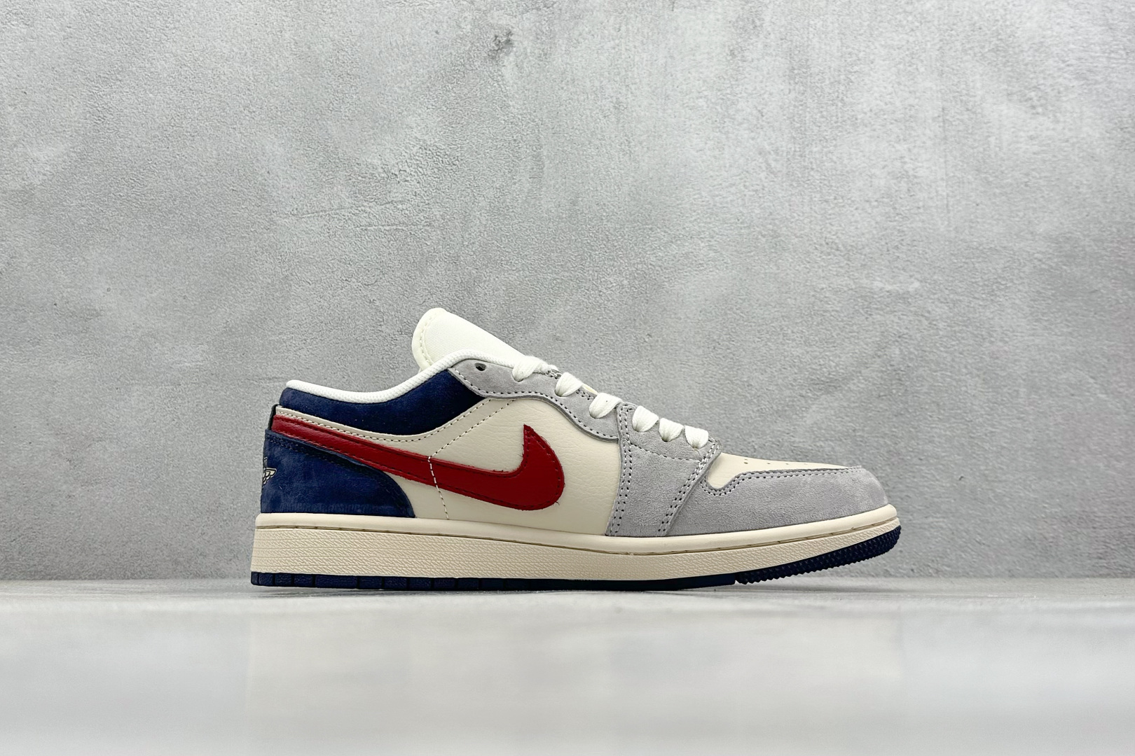 XC版 Air Jordan 1 Low AJ1 乔1 北面联名 灰蓝红勾 高端定制 低帮复古篮球鞋 DM9188-012