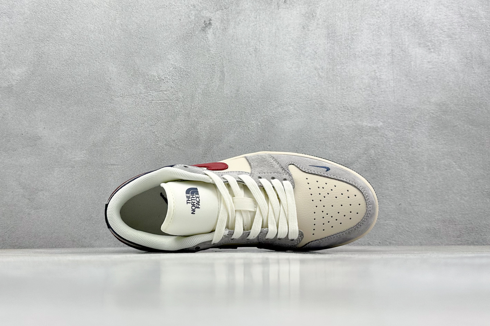 XC版 Air Jordan 1 Low AJ1 乔1 北面联名 灰蓝红勾 高端定制 低帮复古篮球鞋 DM9188-012