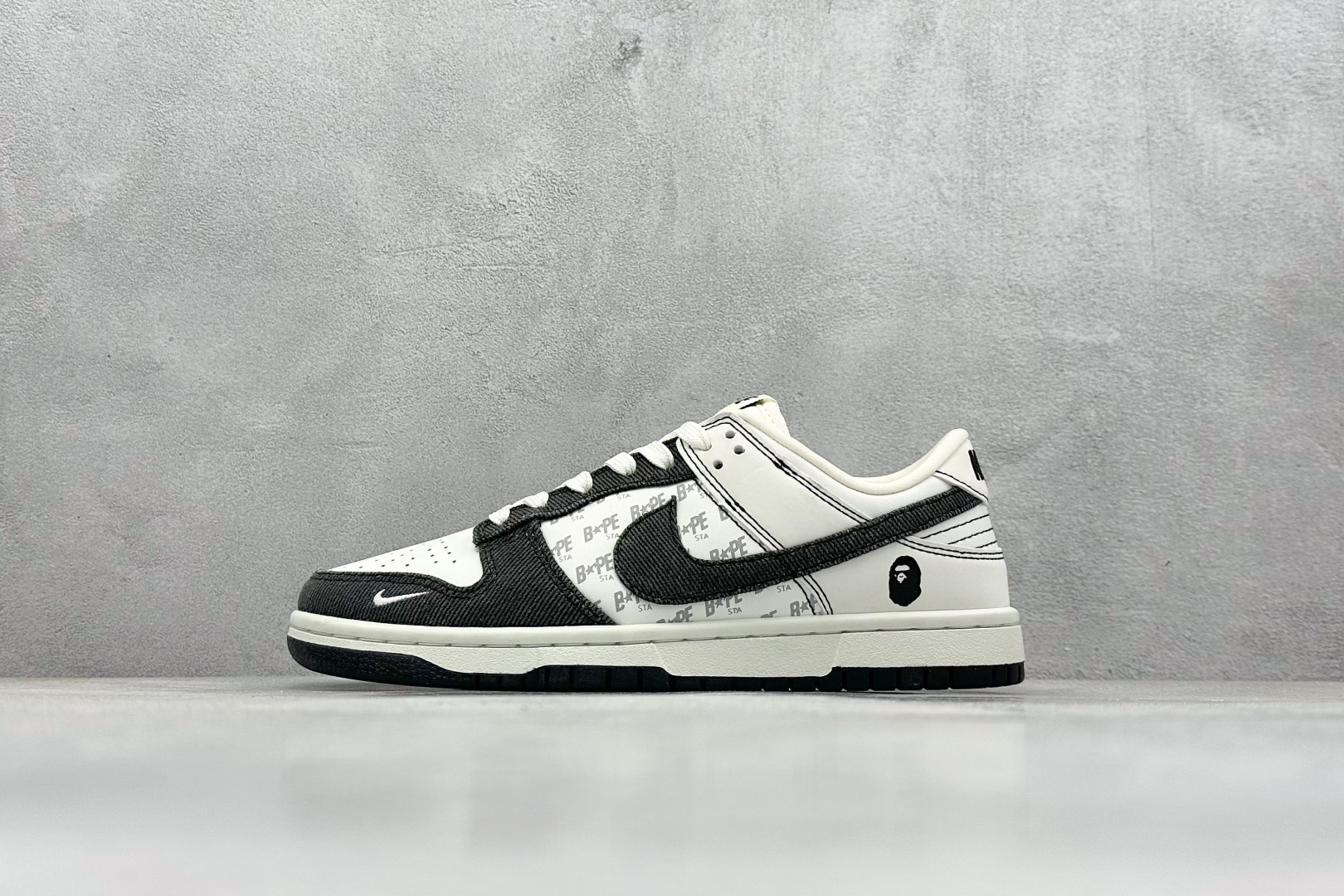 NIKE SB Dunk Low x BAPE 白黑小钩 QF1568-143