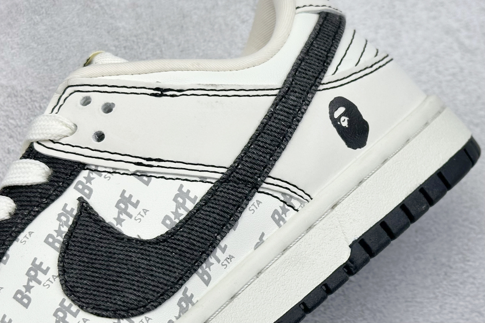 NIKE SB Dunk Low x BAPE 白黑小钩 QF1568-143
