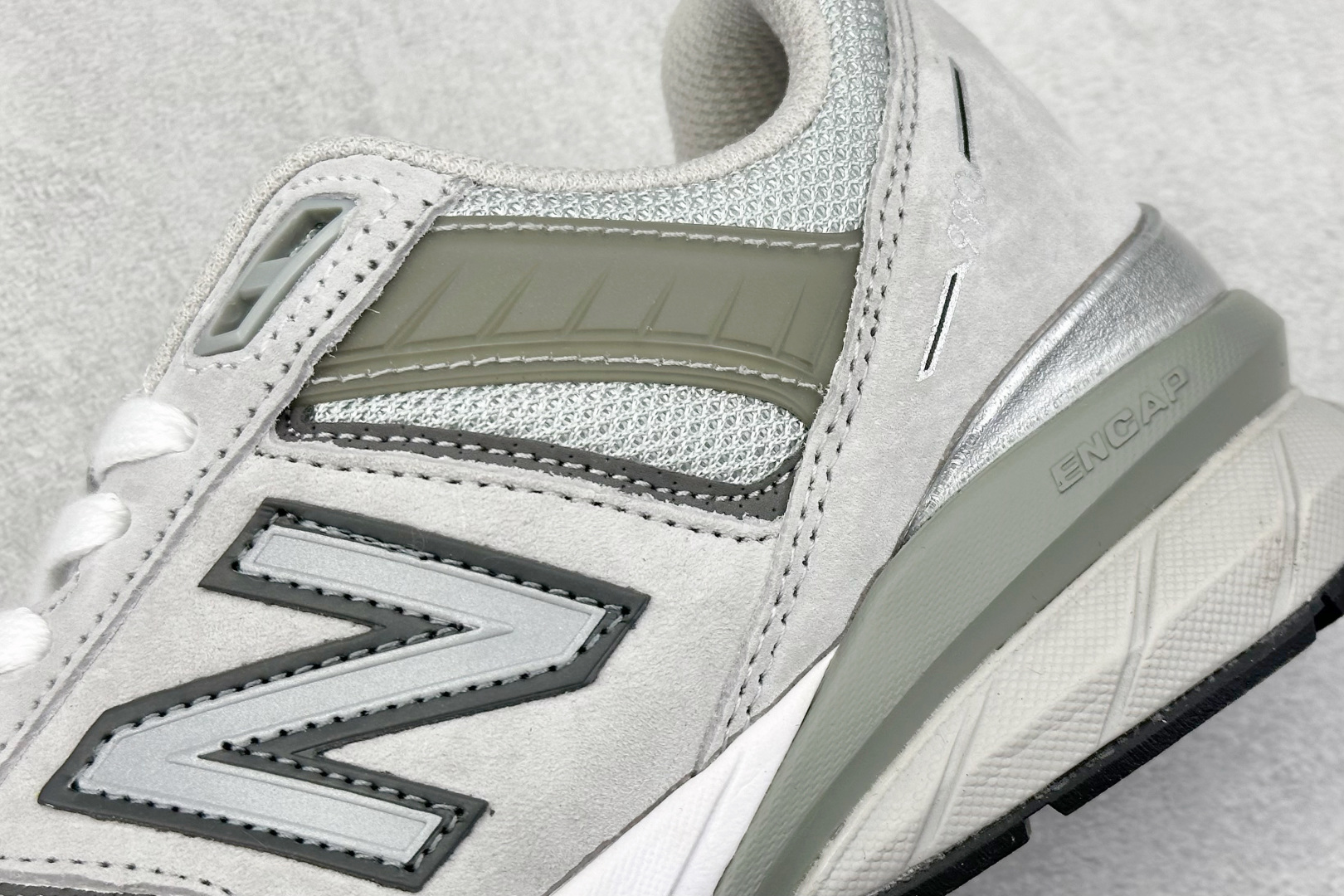 K New Balance NB990 系列 高端美产复古休闲跑步鞋 M990GL5