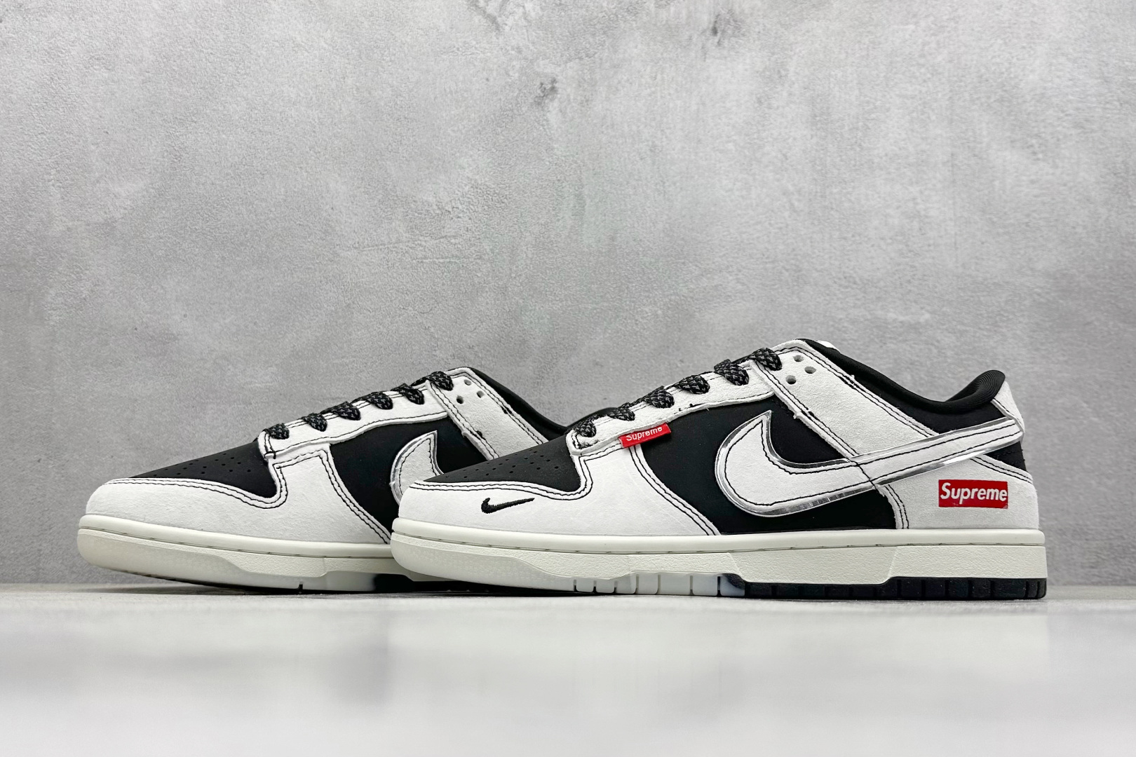 NIKE SB Dunk Low x Supreme 灰黑小钩满天星  QF1568-147