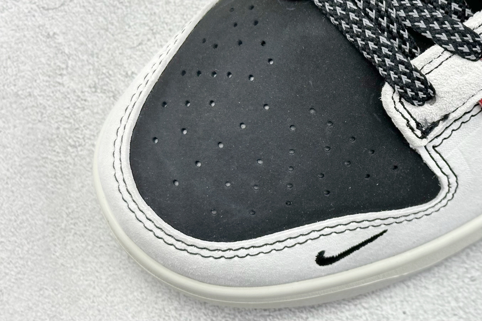 NIKE SB Dunk Low x Supreme 灰黑小钩满天星  QF1568-147