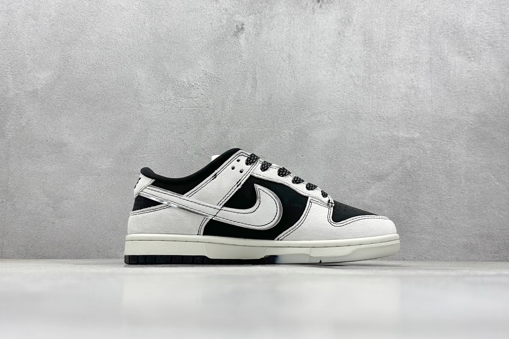 NIKE SB Dunk Low x Supreme 灰黑小钩满天星  QF1568-147