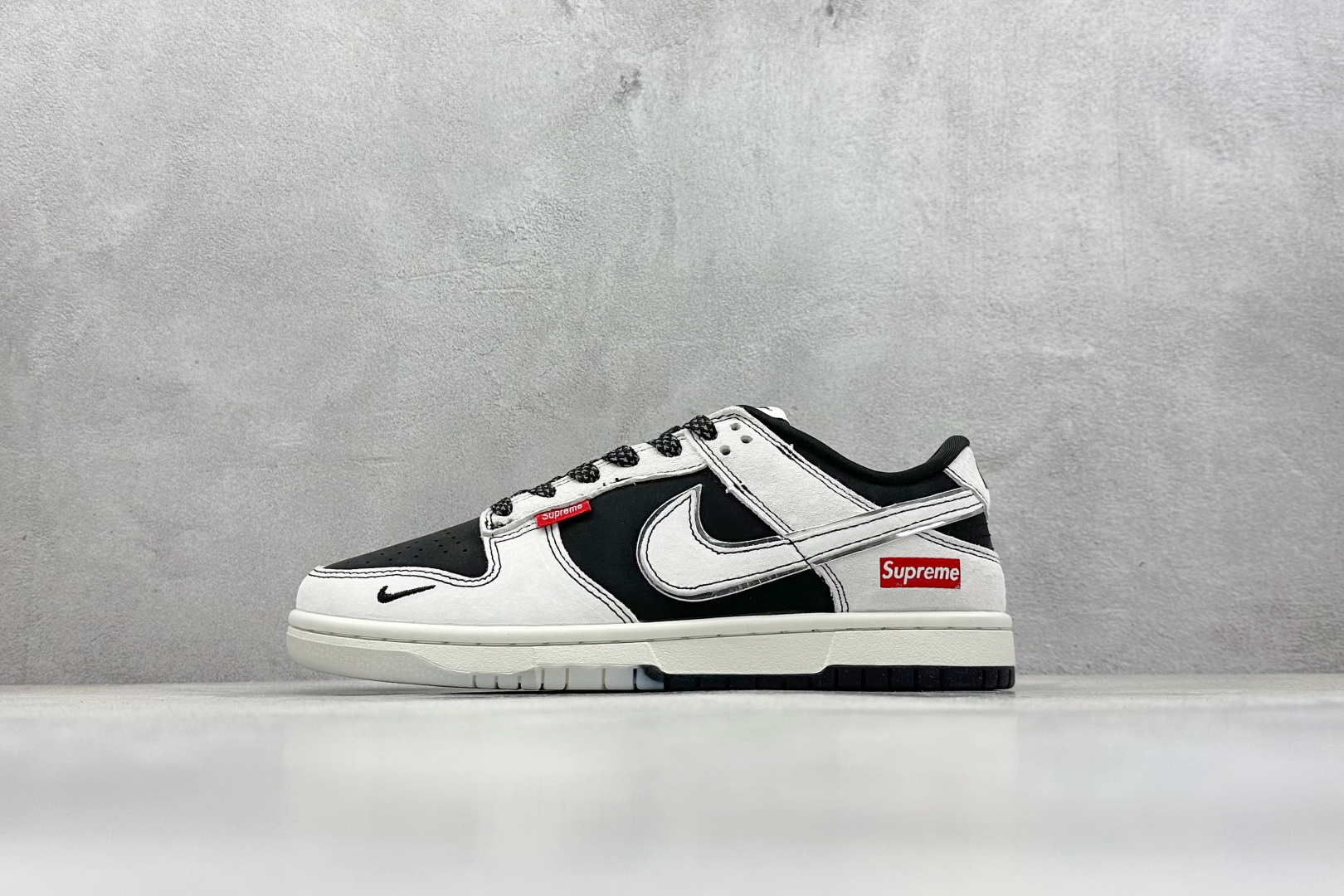 NIKE SB Dunk Low x Supreme 灰黑小钩满天星  QF1568-147