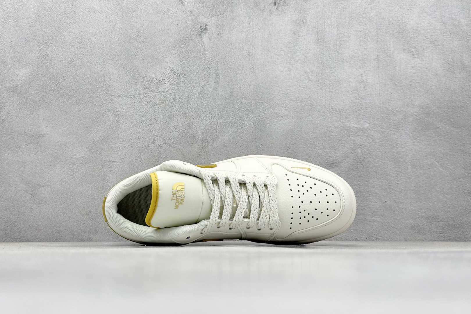 Air Jordan 1 Retro Low x The North Face 白金小钩满天星 XX2419-019
