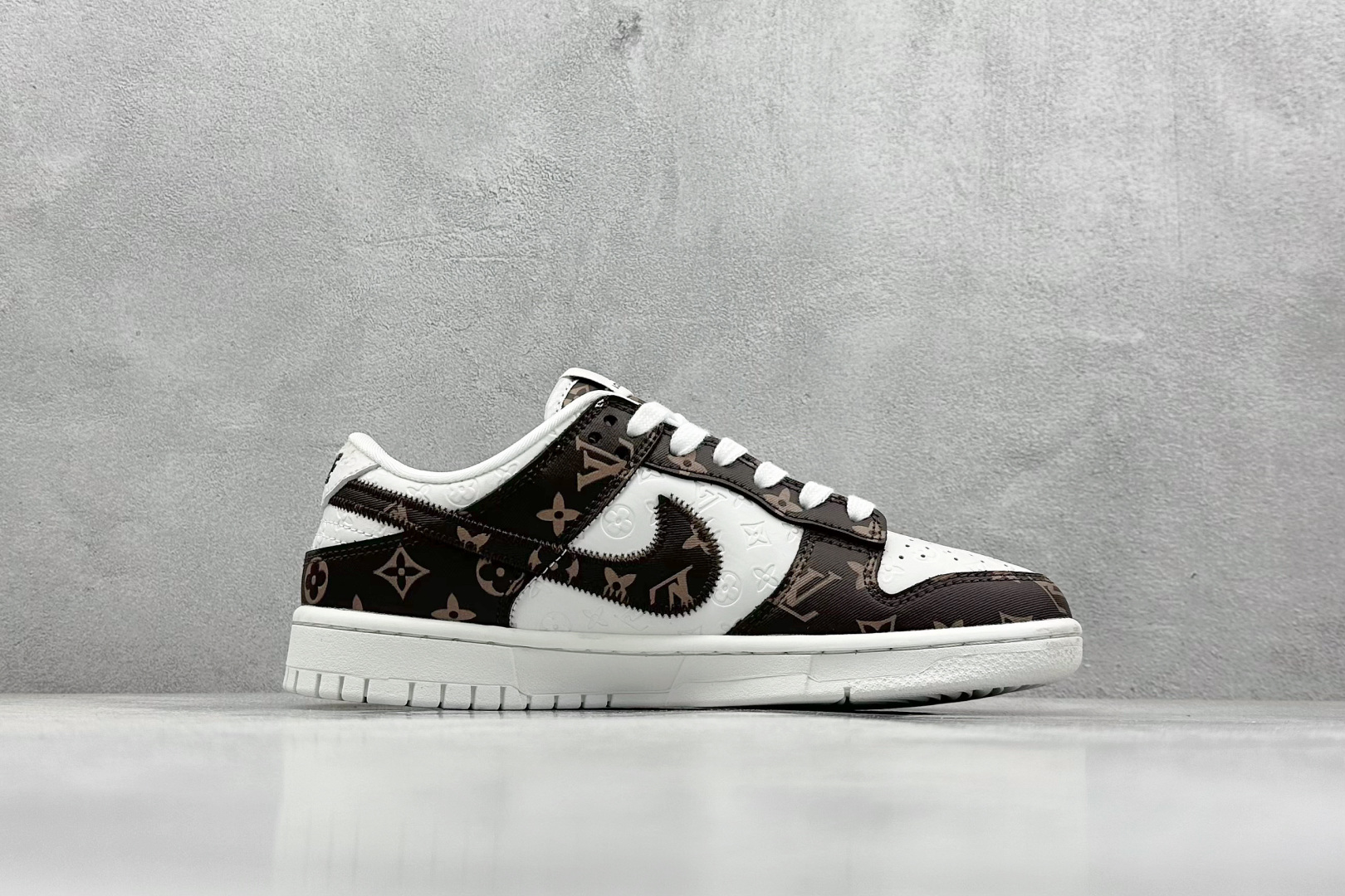 XC版 Nike SB Dunk Low x Louis Vuitton 白棕老花满印  DQ1098-360