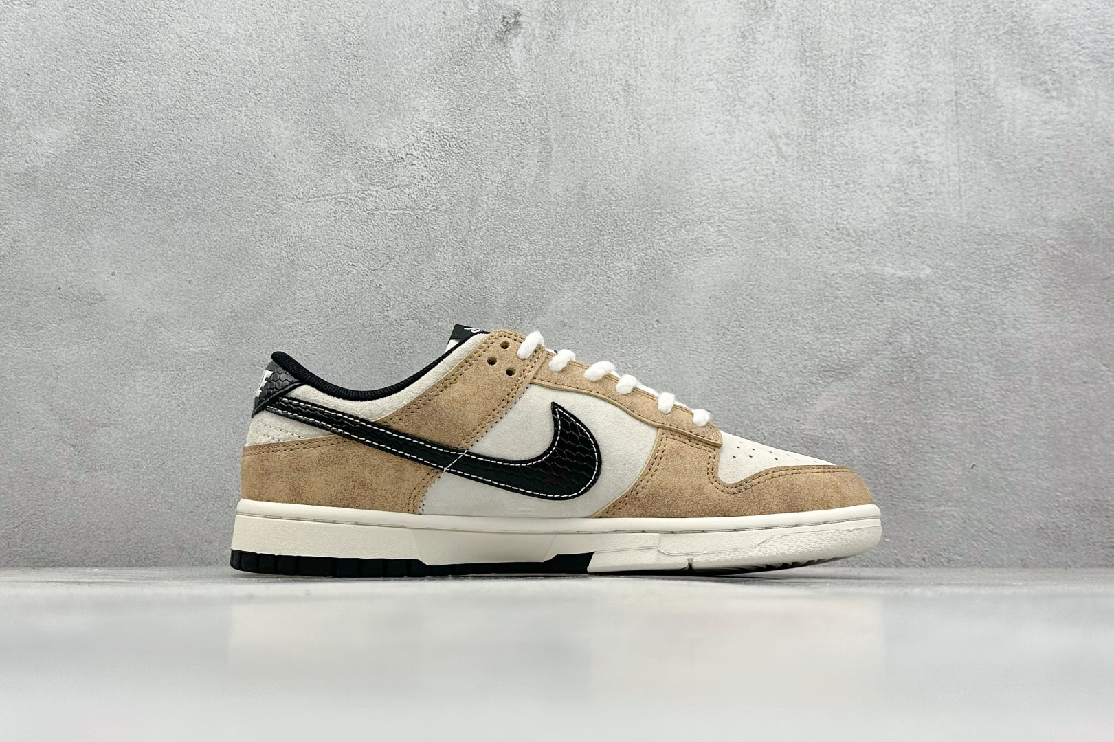 XC版 Nk SB Dunk Low 蛇年系列 小麦黑勾 周年高端定制 低帮休闲板鞋  YX5066-267