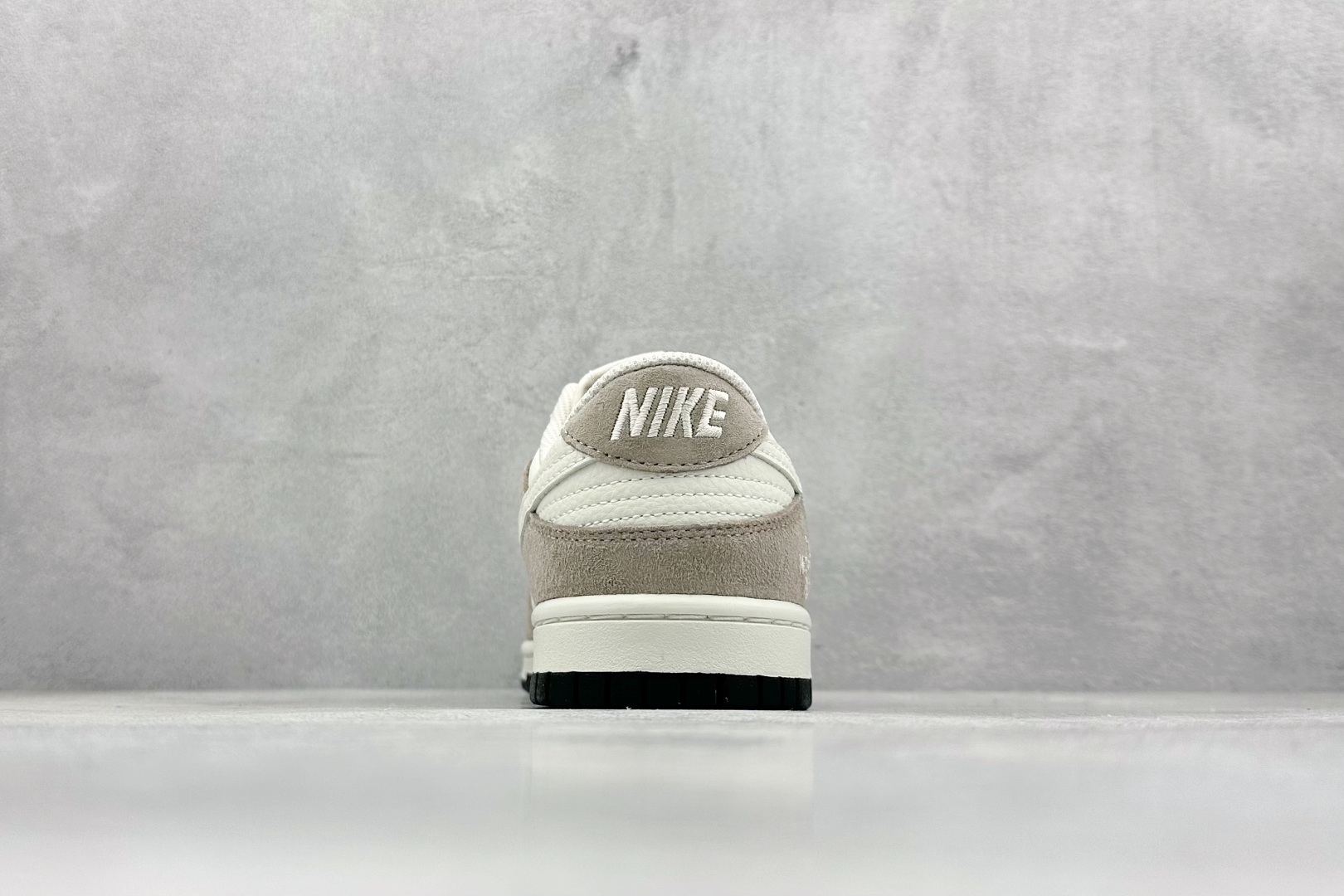 XC版 Nk SB Dunk Low 北面名 猪八白勾 周年高端定制 低帮休闲板鞋  DJ2024-063