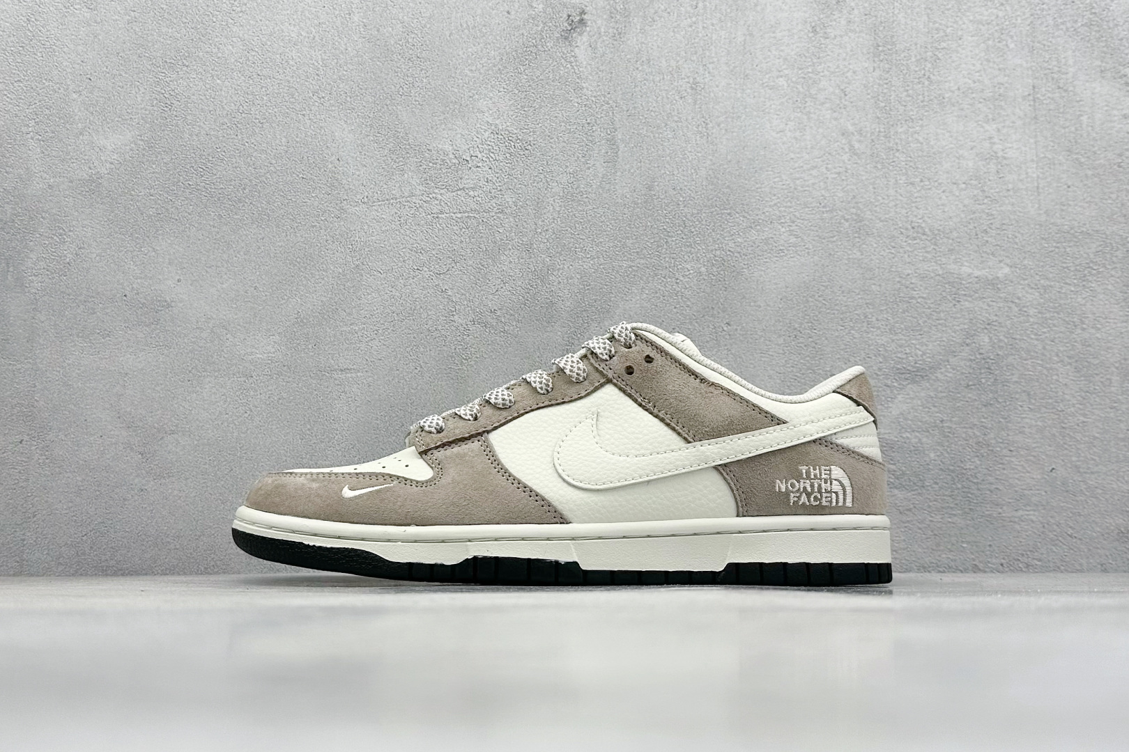XC版 Nk SB Dunk Low 北面名 猪八白勾 周年高端定制 低帮休闲板鞋  DJ2024-063