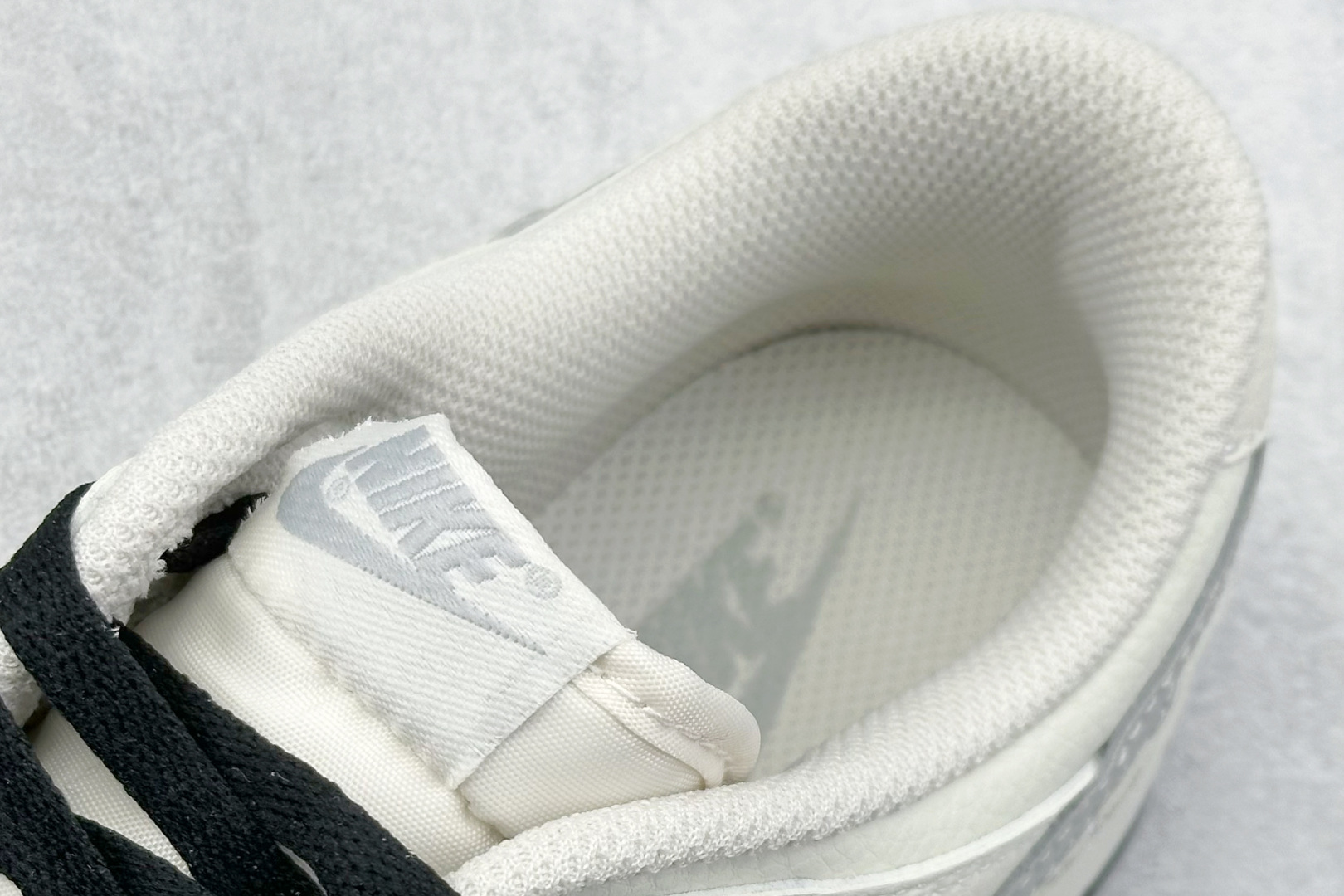 XC版 Nk SB Dunk Low 斯图西联名 弹幕刺绣灰勾 周年高端定制 低帮休闲板鞋  DJ2024-054