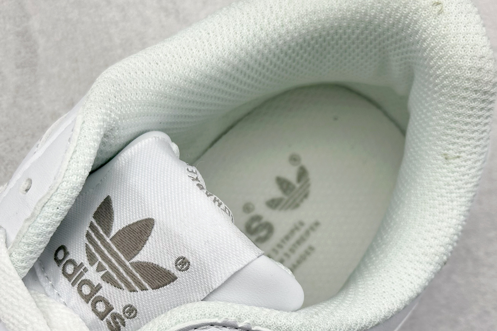Adidas Originals ZX 700 三叶草经典复古校园系列原标半码  G62110
