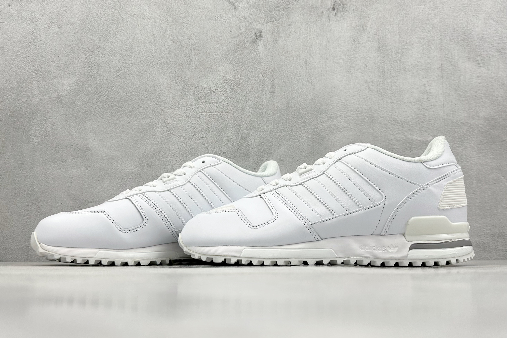 Adidas Originals ZX 700 三叶草经典复古校园系列原标半码  G62110
