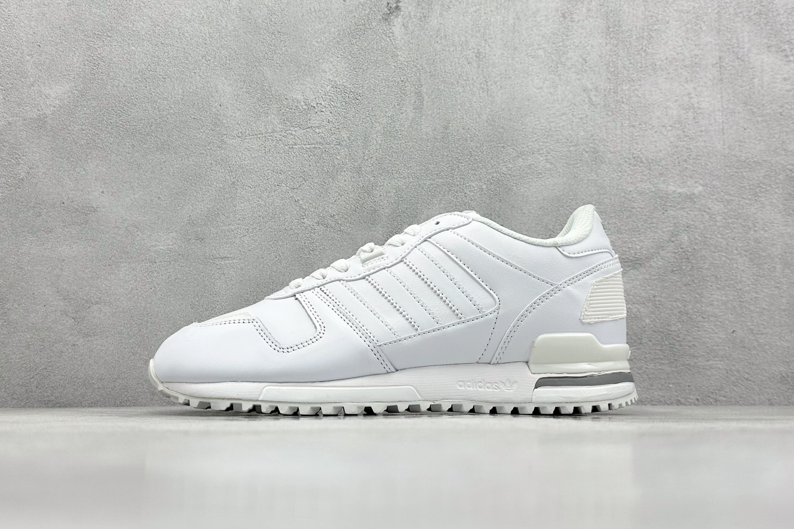Adidas Originals ZX 700 三叶草经典复古校园系列原标半码  G62110