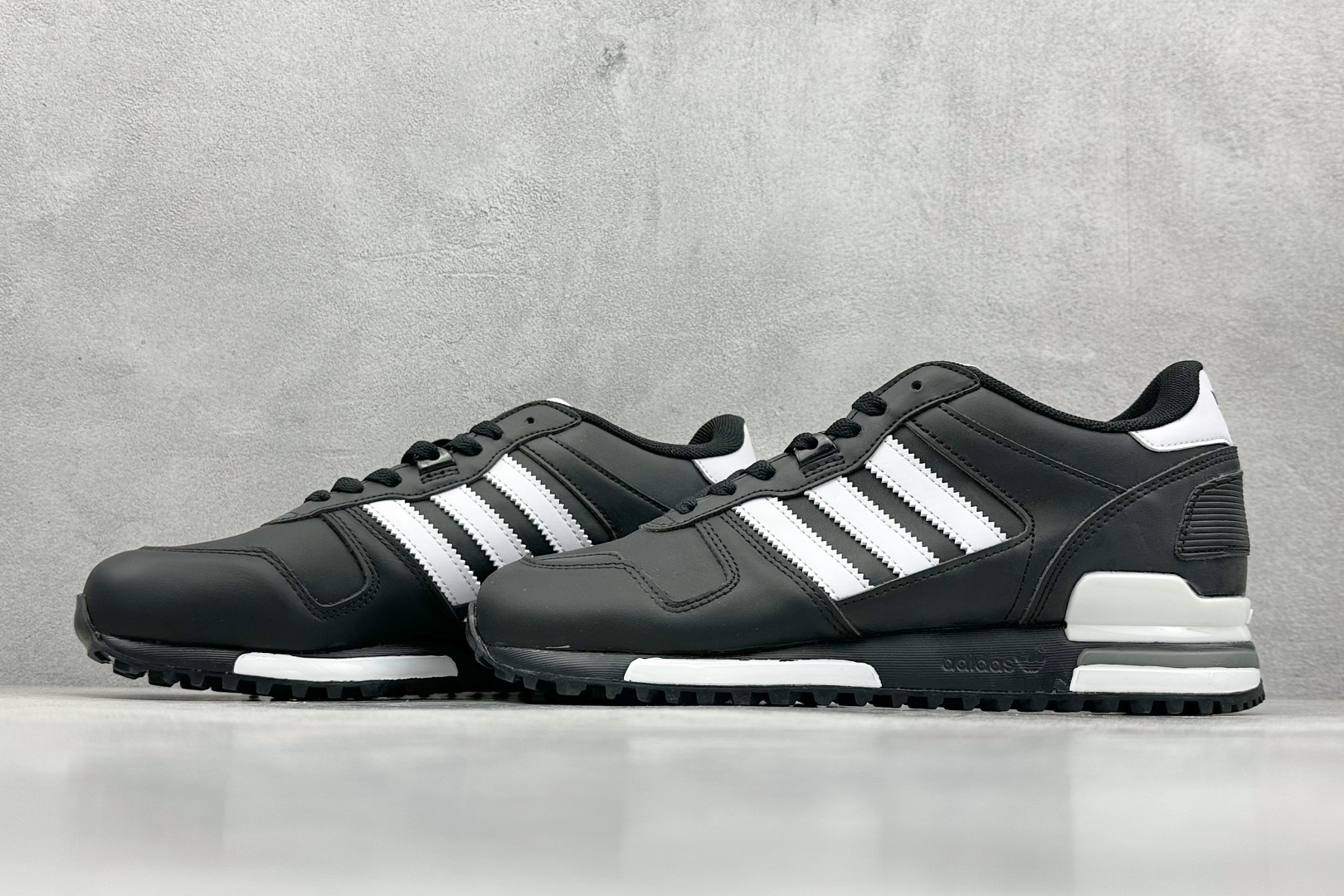 Adidas Originals ZX 700 三叶草经典复古校园系列原标半码  G63499