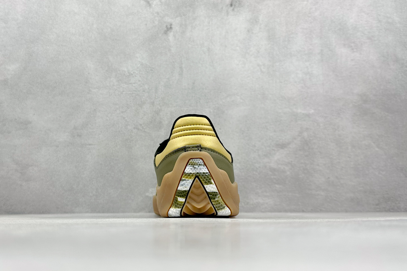 PALACE x adidas originals Samba Puig 三叶草潮流休闲轻便耐磨防滑低帮板鞋  HQ6100