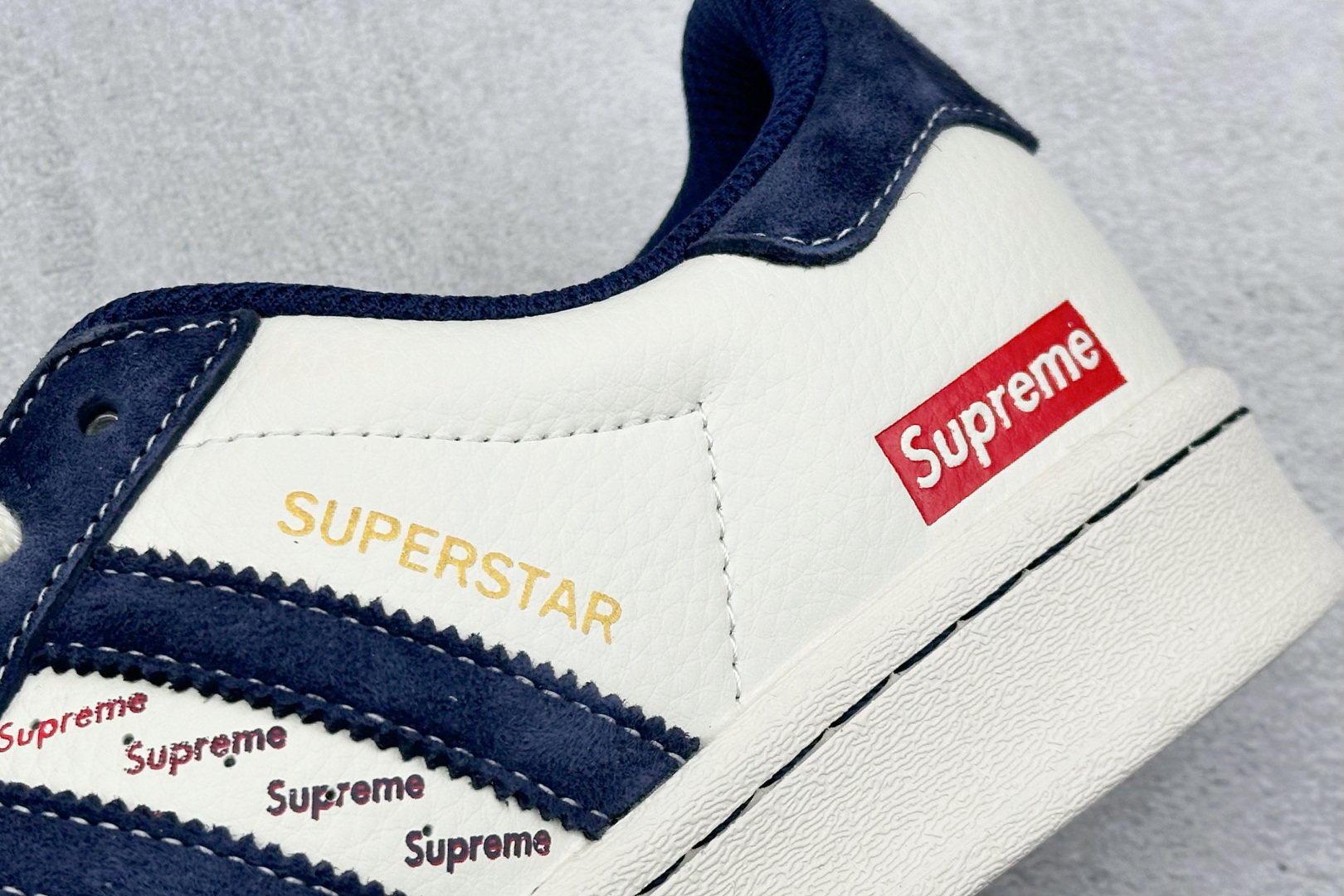 AD Originals Superstar x Supreme 白蓝  BZ2501