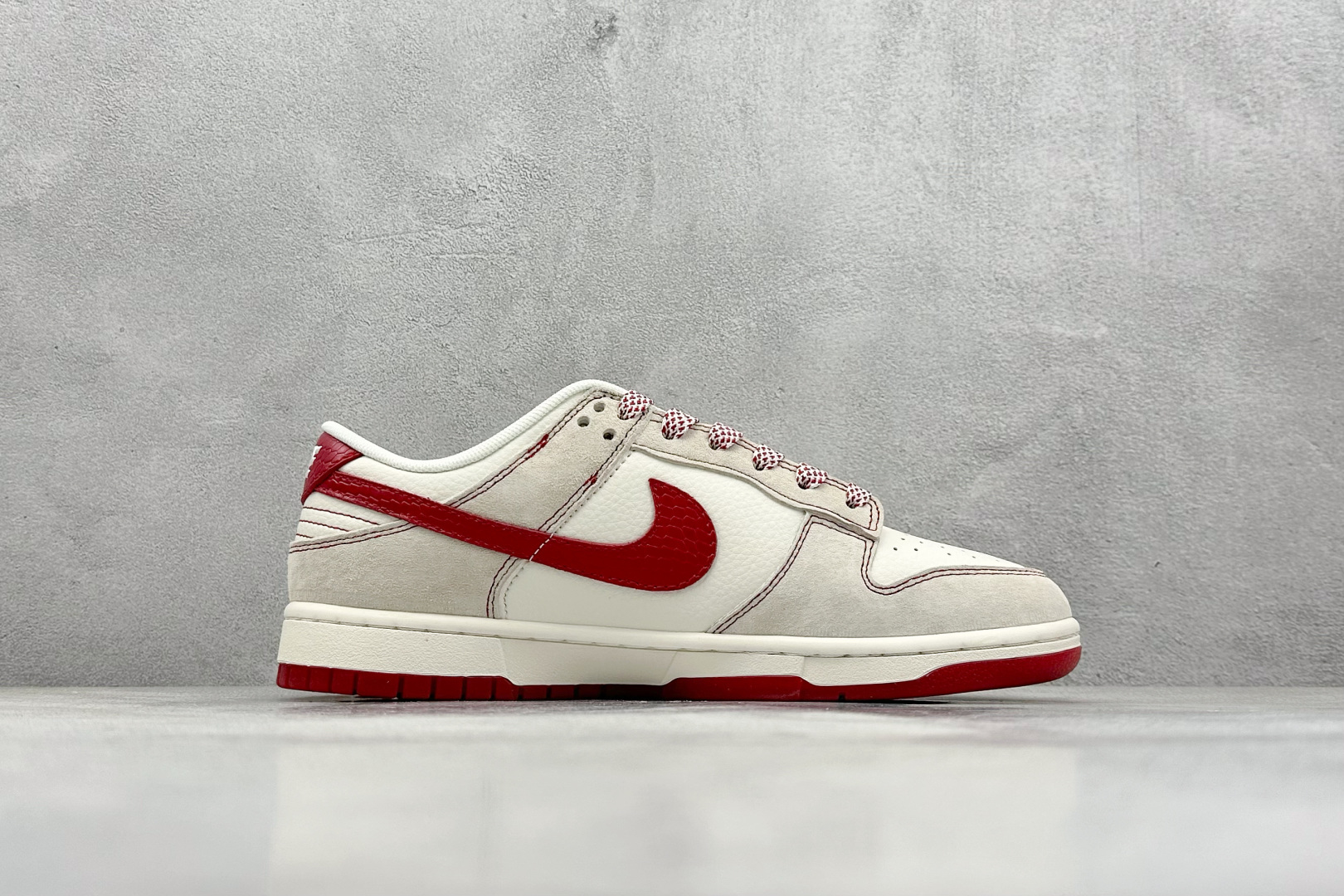 XC版 Nike SB Dunk Low x Supreme 蛇年限定 白红小钩满天星  HH7518-029