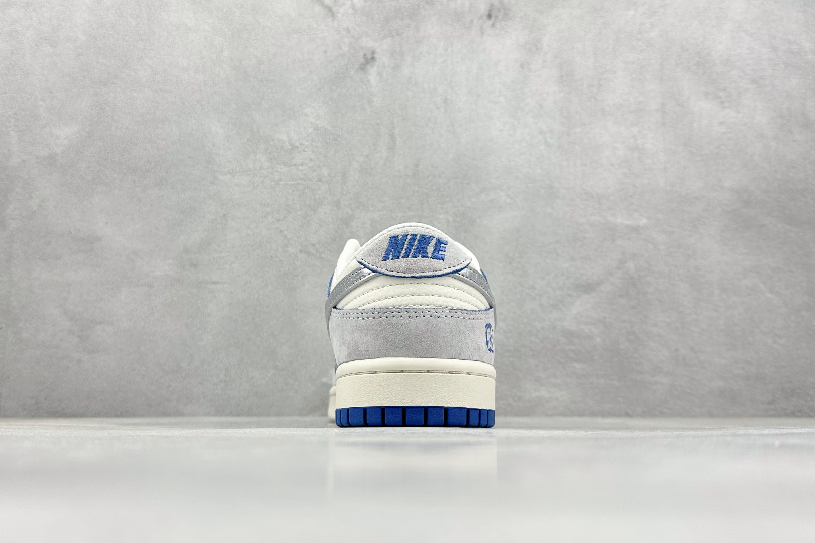 XC版 Nike SB Dunk Low x Stussy 蛇年限定 白灰蓝双鞋带  DM6868-010