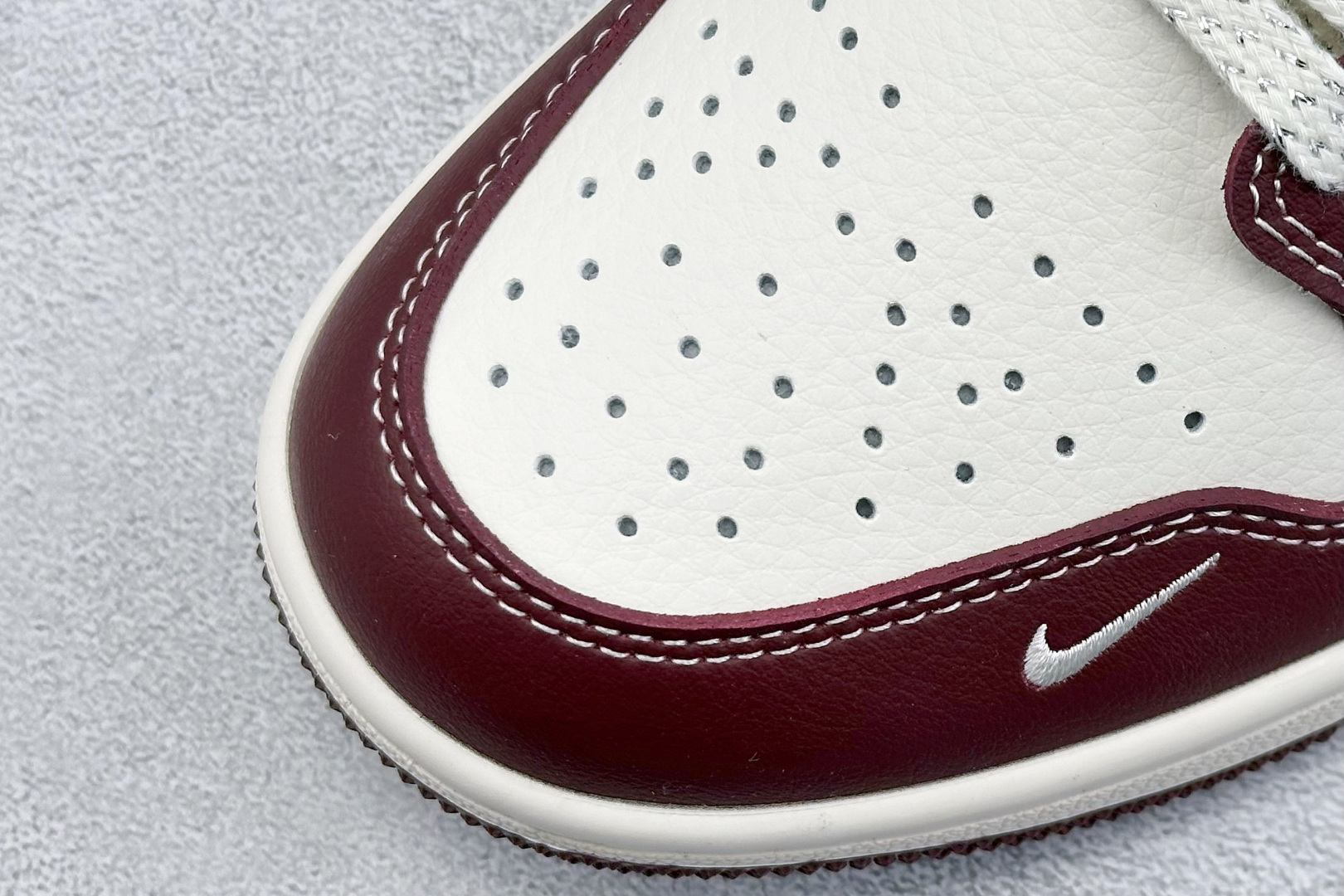 Air Jordan 1 Retro Low x The North Face 白酒红小钩满天星   XX2422-022