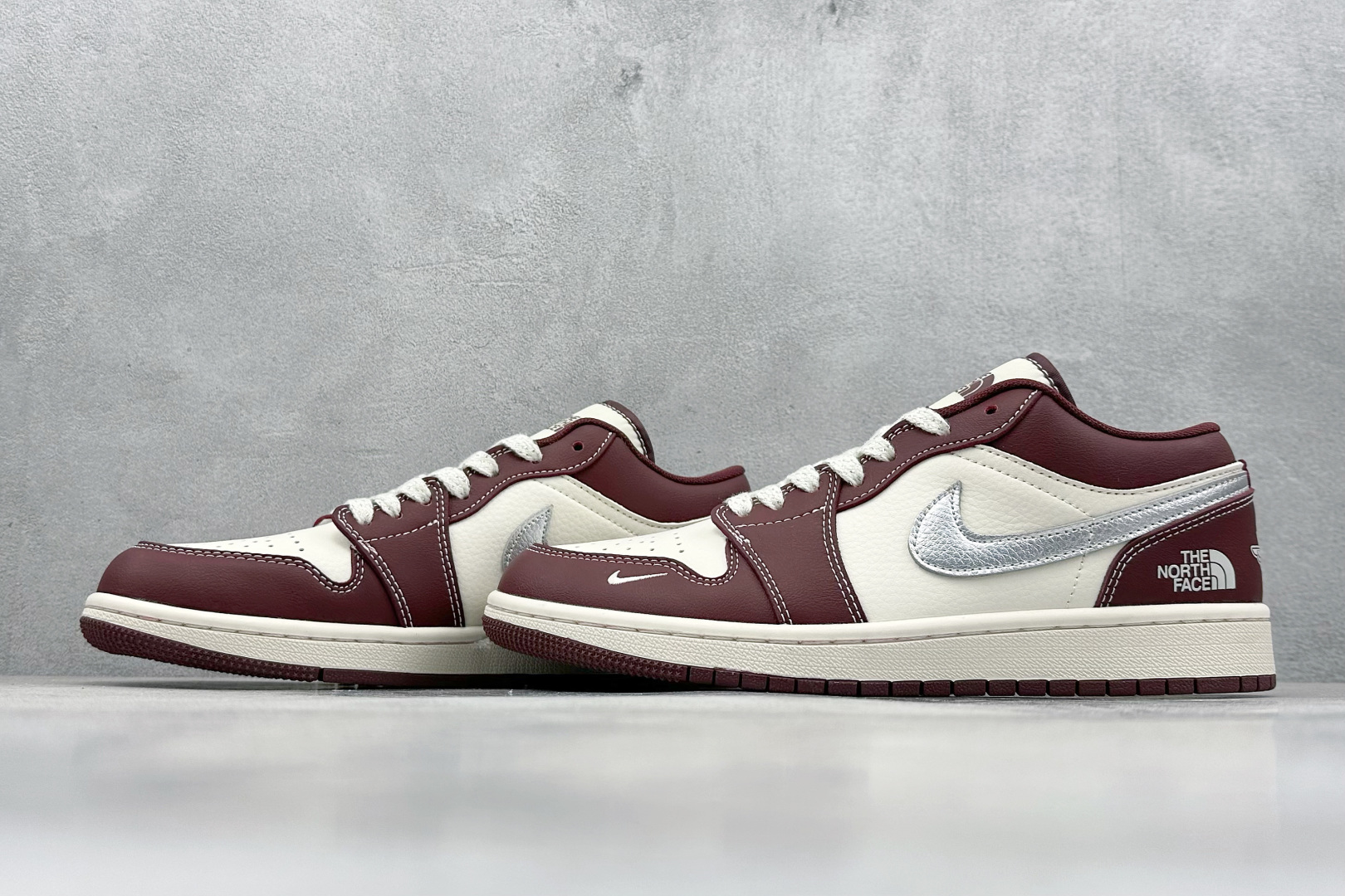 Air Jordan 1 Retro Low x The North Face 白酒红小钩满天星   XX2422-022
