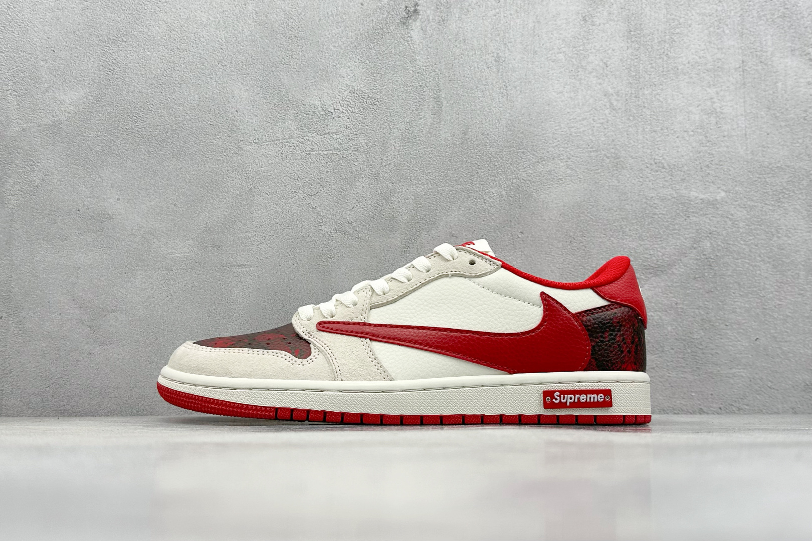 XC版 Travis Scott x Fragment Design x Air Jordan 1 Low OG SP AJ1 乔1 Supreme联名 中国红 低帮文化休闲板鞋 DM7866-076