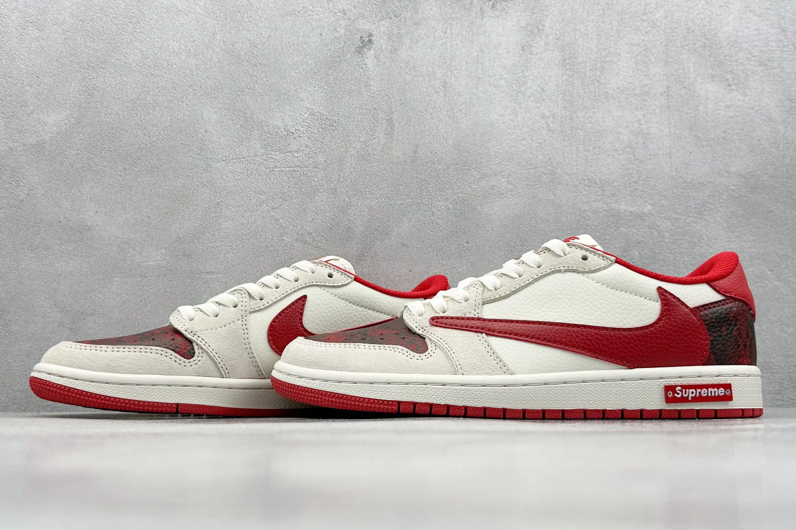 XC版 Travis Scott x Fragment Design x Air Jordan 1 Low OG SP AJ1 乔1 Supreme联名 中国红 低帮文化休闲板鞋 DM7866-076
