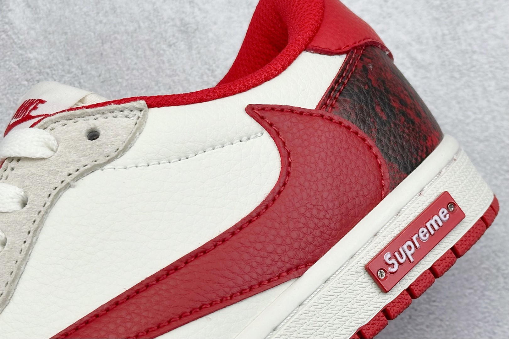 XC版 Travis Scott x Fragment Design x Air Jordan 1 Low OG SP AJ1 乔1 Supreme联名 中国红 低帮文化休闲板鞋 DM7866-076