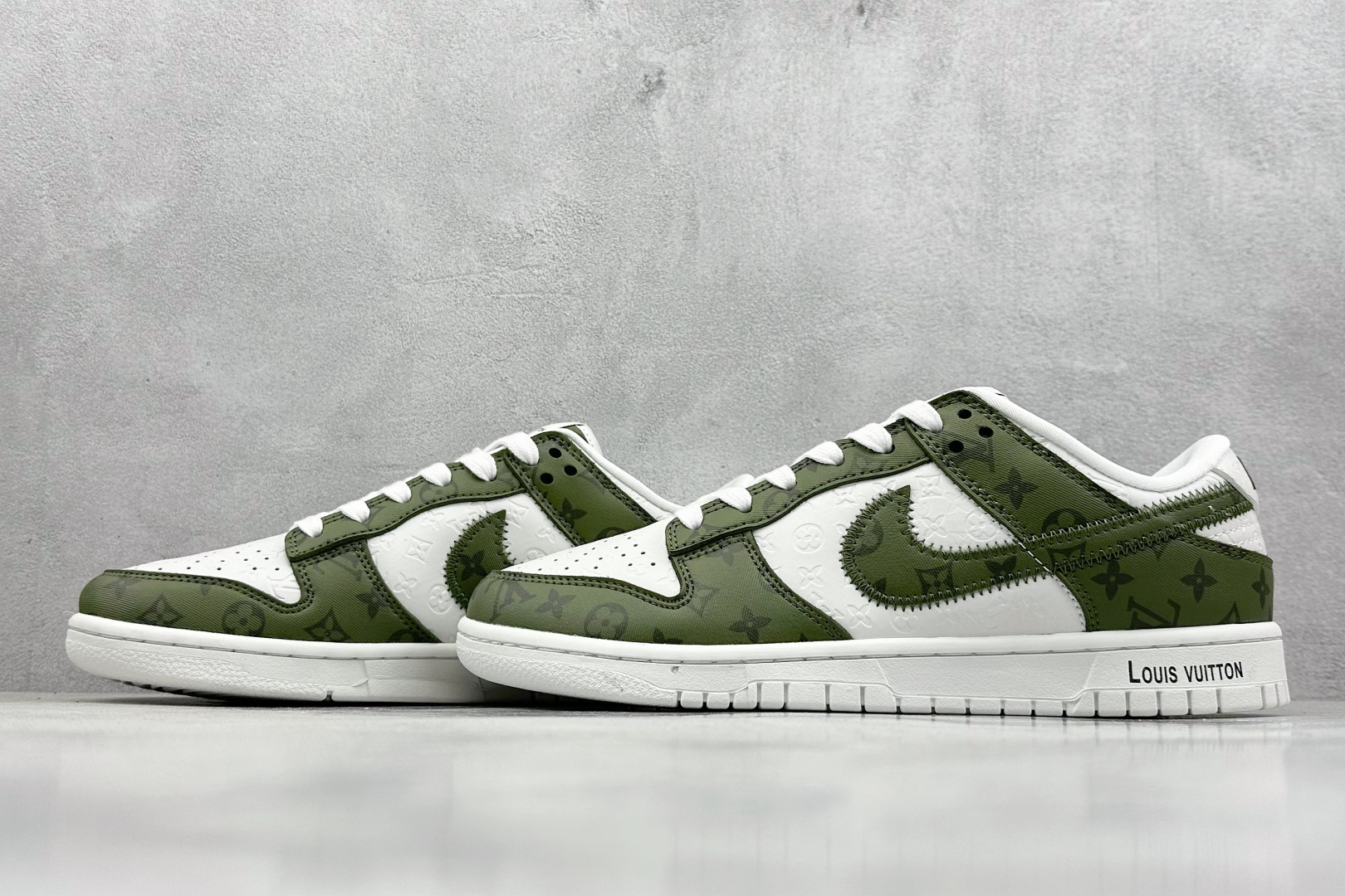 XC版 Nk SB Dunk Low LV联名-浮雕白绿印花 周年高端定制 低帮休闲板鞋   DQ1098-362