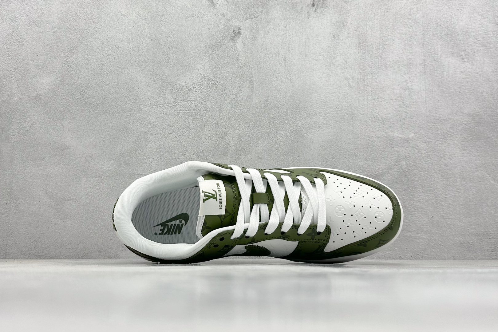 XC版 Nk SB Dunk Low LV联名-浮雕白绿印花 周年高端定制 低帮休闲板鞋   DQ1098-362