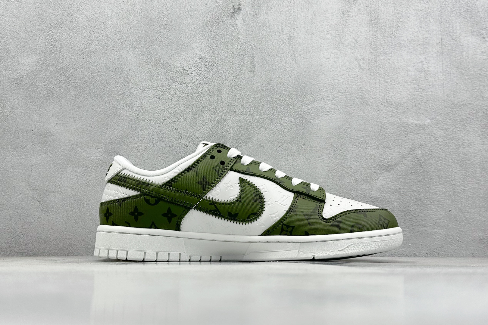 XC版 Nk SB Dunk Low LV联名-浮雕白绿印花 周年高端定制 低帮休闲板鞋   DQ1098-362