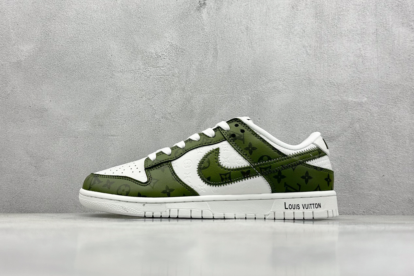 XC版 Nk SB Dunk Low LV联名-浮雕白绿印花 周年高端定制 低帮休闲板鞋   DQ1098-362