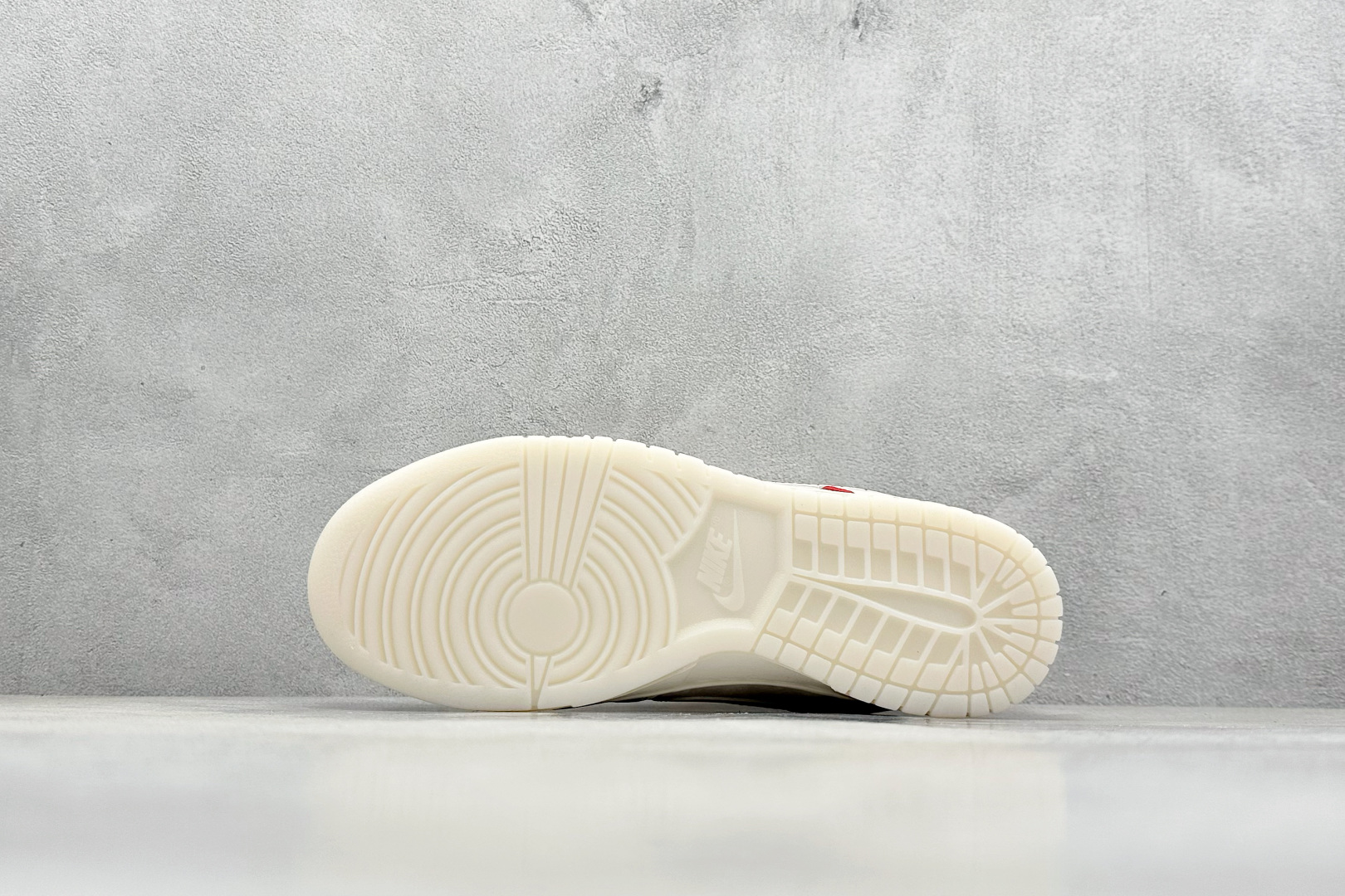 XC版 Nike SB Dunk Low x Supreme 白红线条小钩双鞋带 DM6868-033