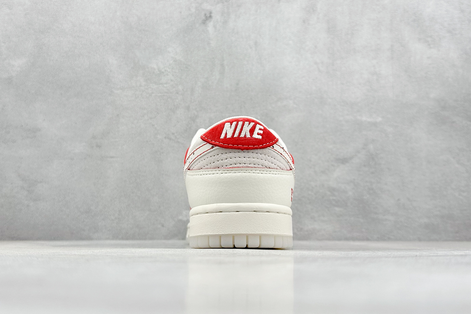 XC版 Nike SB Dunk Low x Supreme 白红线条小钩双鞋带 DM6868-033