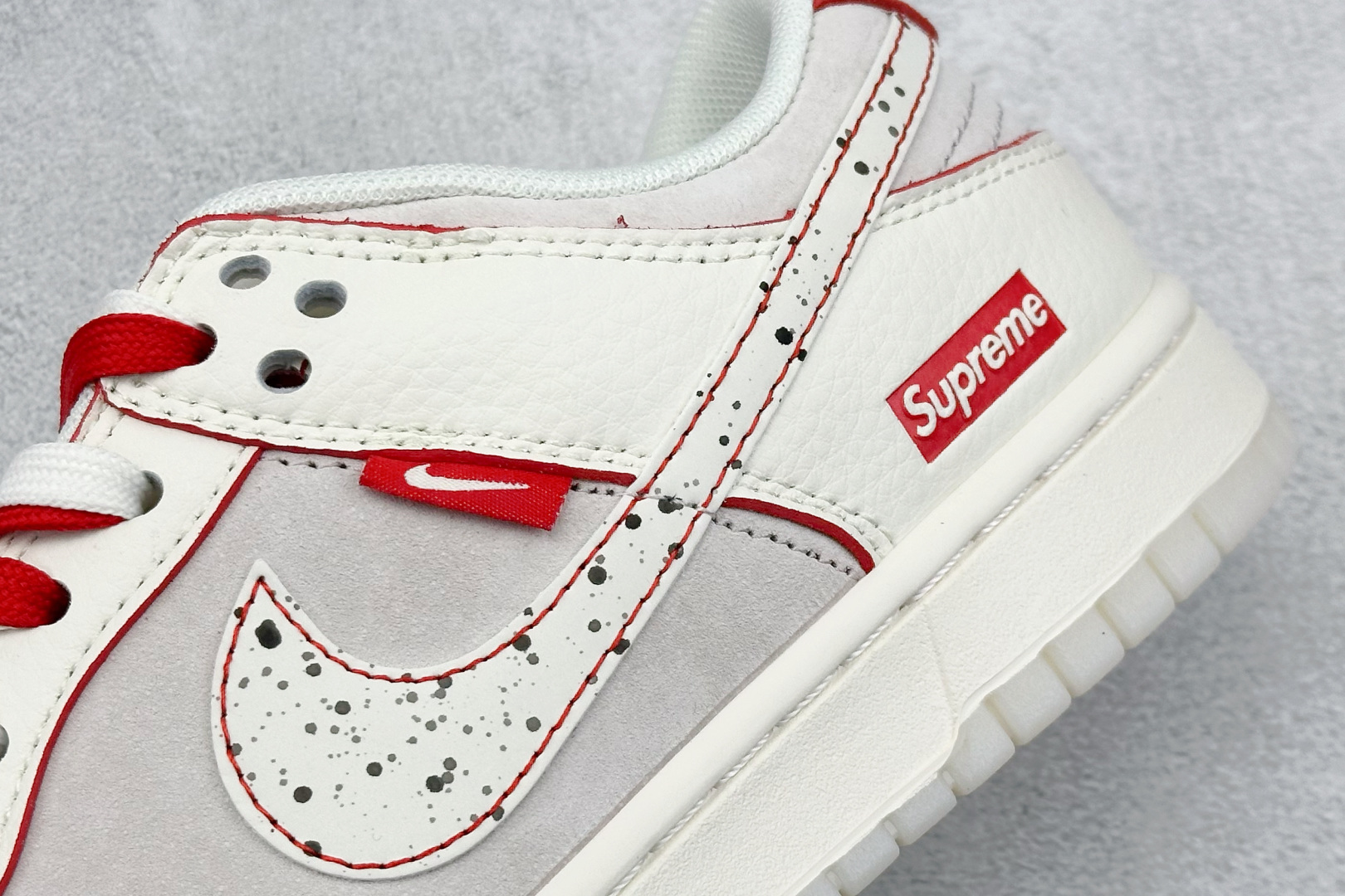 XC版 Nike SB Dunk Low x Supreme 白红线条小钩双鞋带 DM6868-033