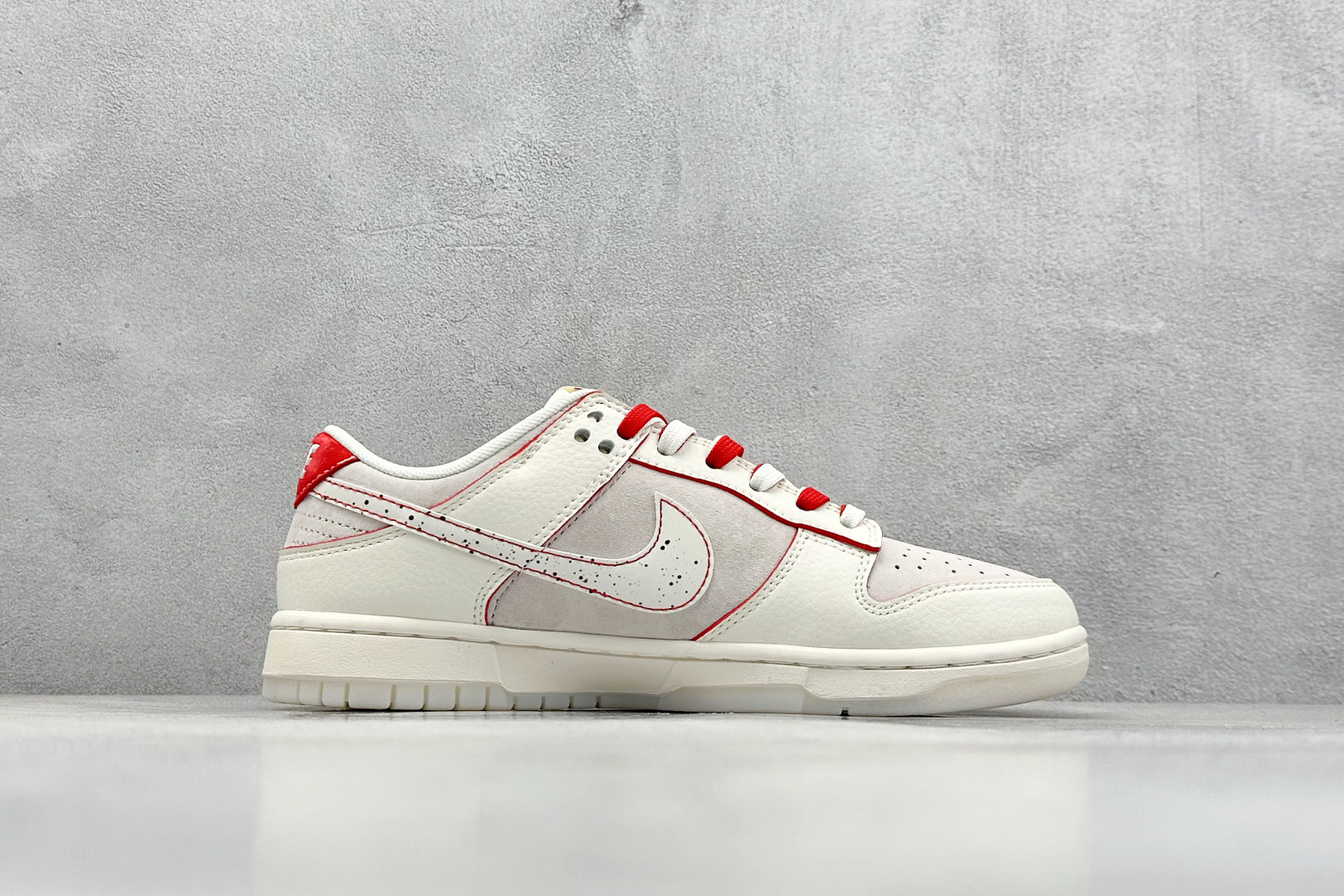 XC版 Nike SB Dunk Low x Supreme 白红线条小钩双鞋带 DM6868-033