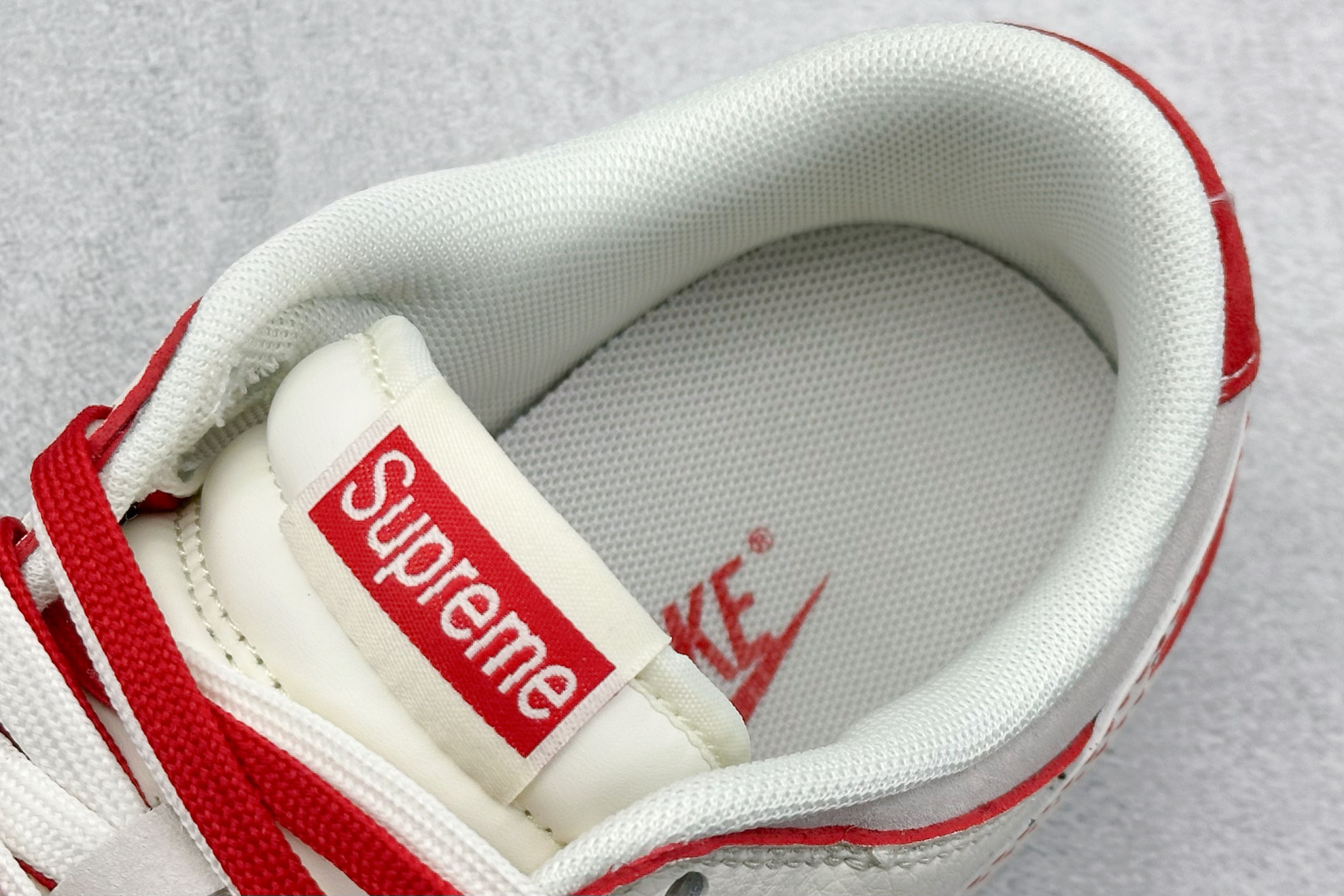 XC版 Nike SB Dunk Low x Supreme 白红线条小钩双鞋带 DM6868-033