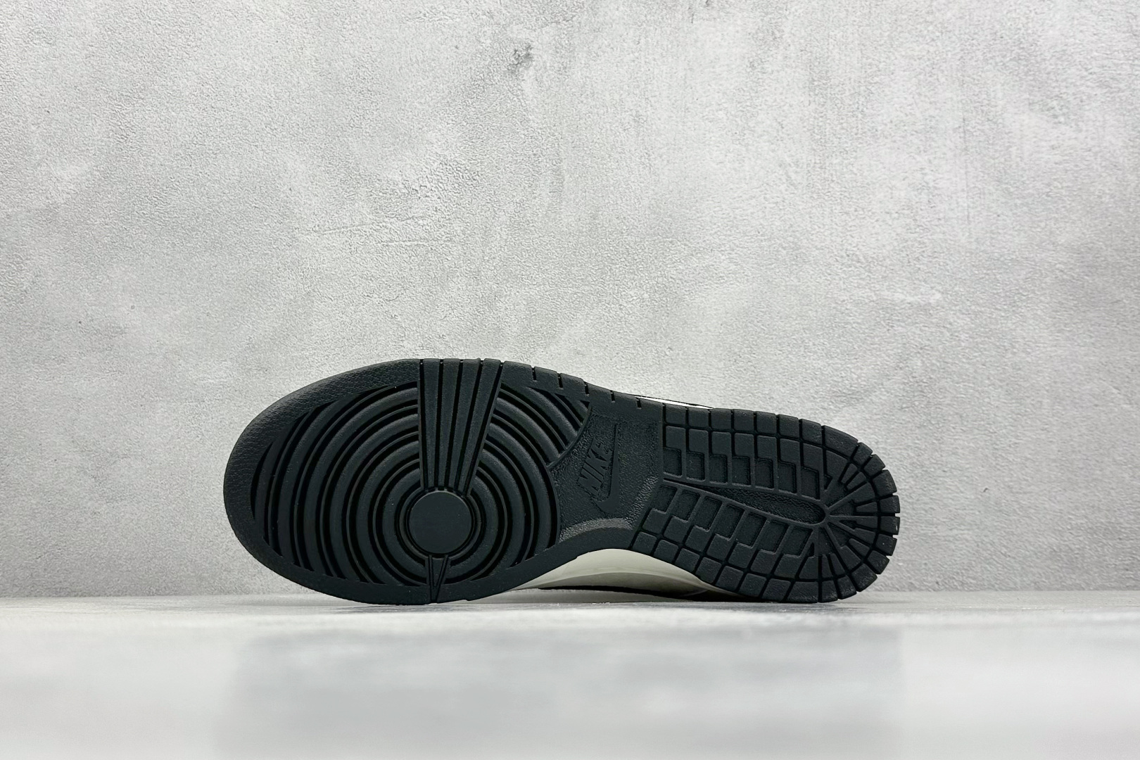 XC版 Nk SB Dunk Low 斯图西联名 米黑花勾 周年高端定制 低帮休闲板鞋   DJ2024-055