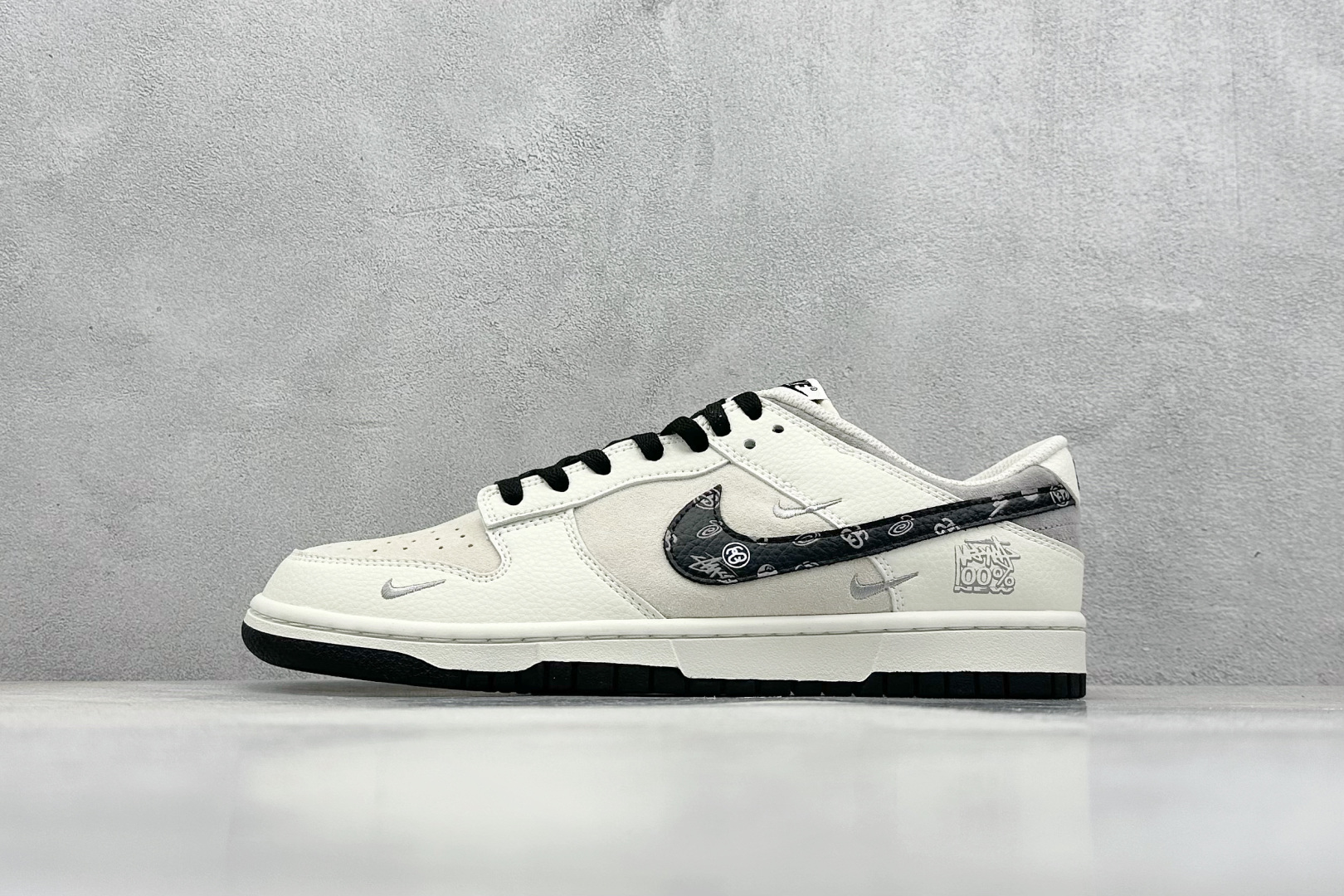 XC版 Nk SB Dunk Low 斯图西联名 米黑花勾 周年高端定制 低帮休闲板鞋   DJ2024-055