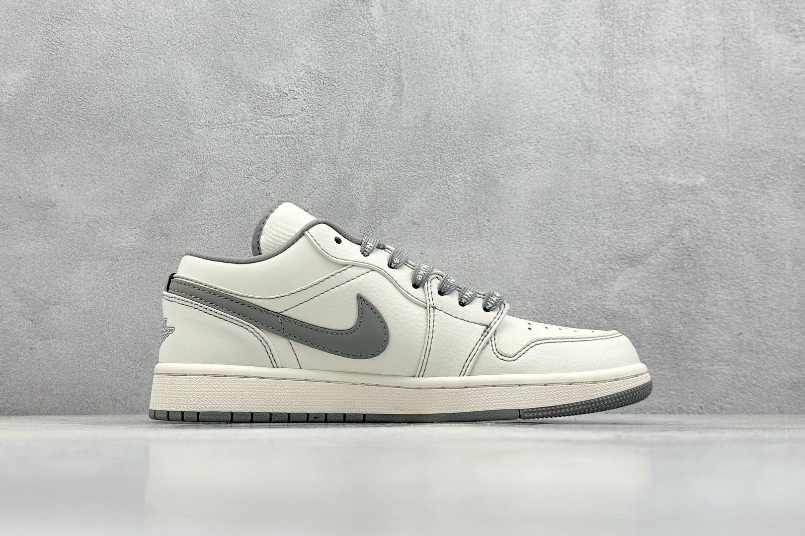 XC版 Air Jordan 1 Low AJ1 乔1 闪电联名-米白灰 周年高端定制 低帮休闲板鞋  CF3688-020